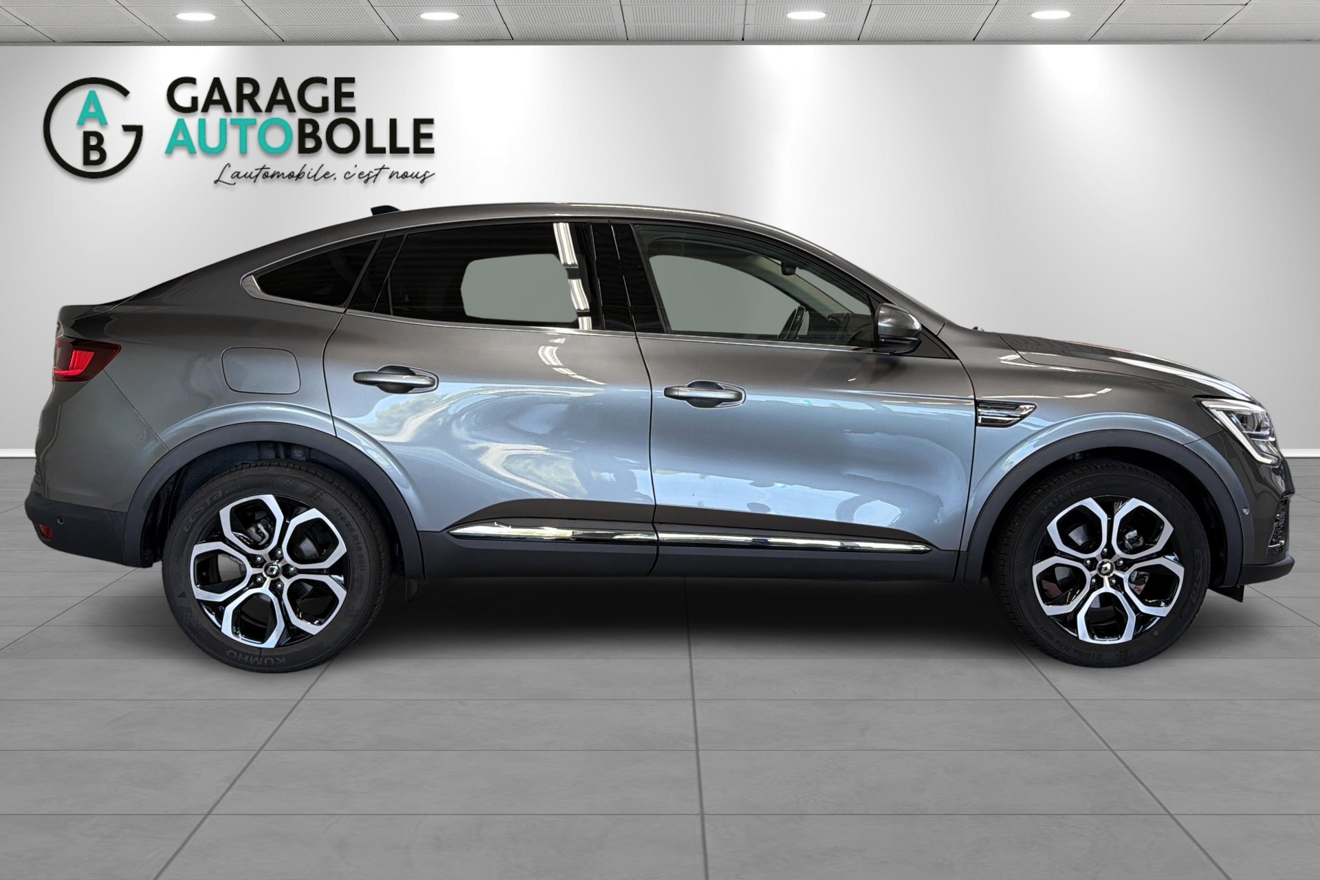 RENAULT Arkana 1.6 E-Tech Techno-showroom-element-2