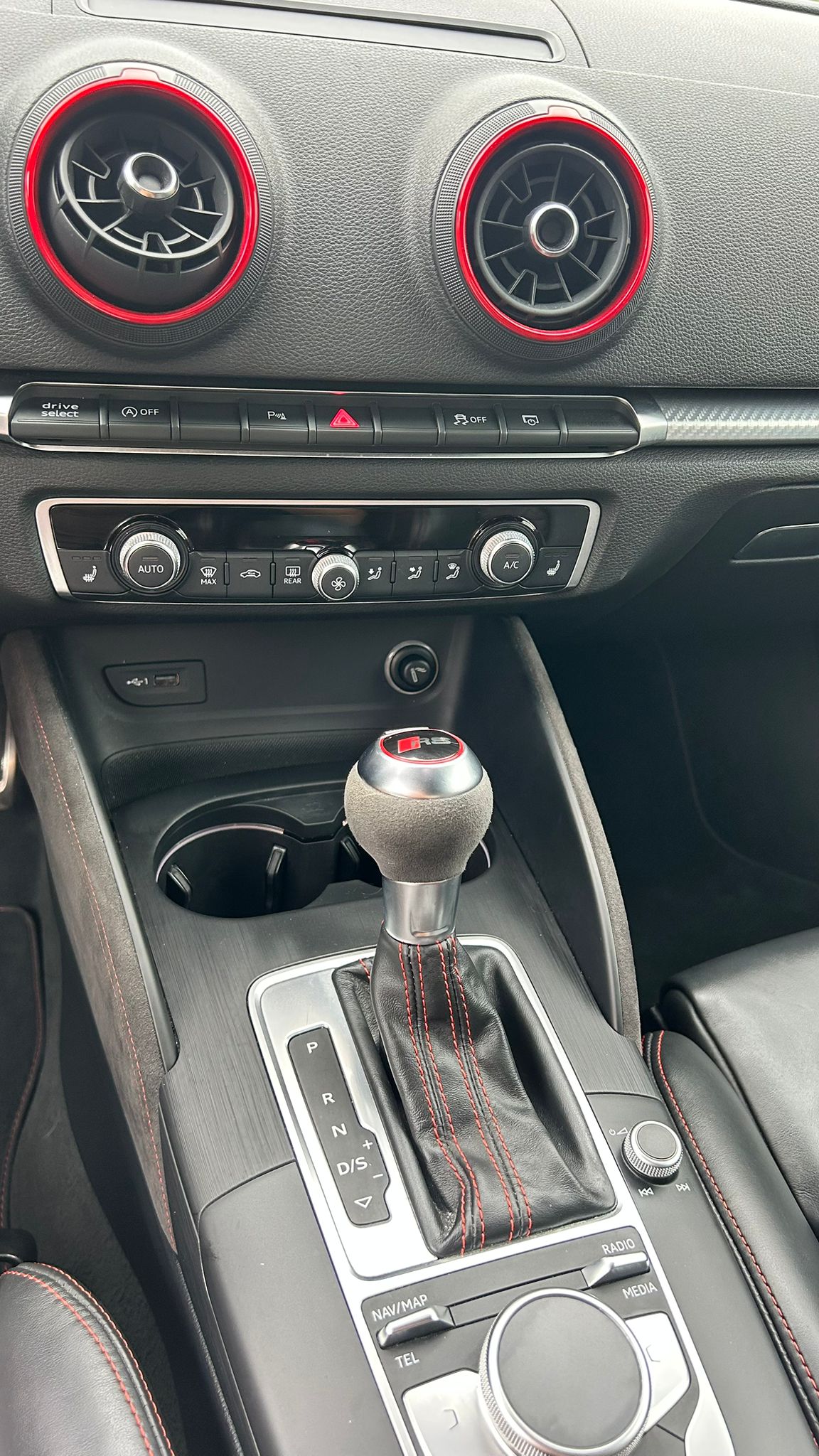 AUDI RS3 Sportback 2.5 TSI quattro S-tronic-image-6