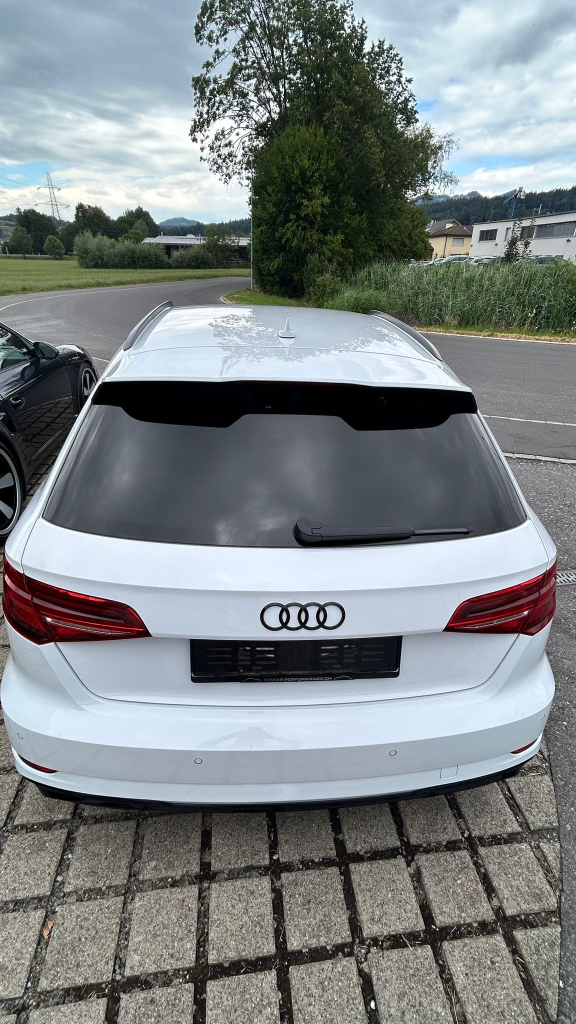 AUDI RS3 Sportback 2.5 TSI quattro S-tronic-image-11