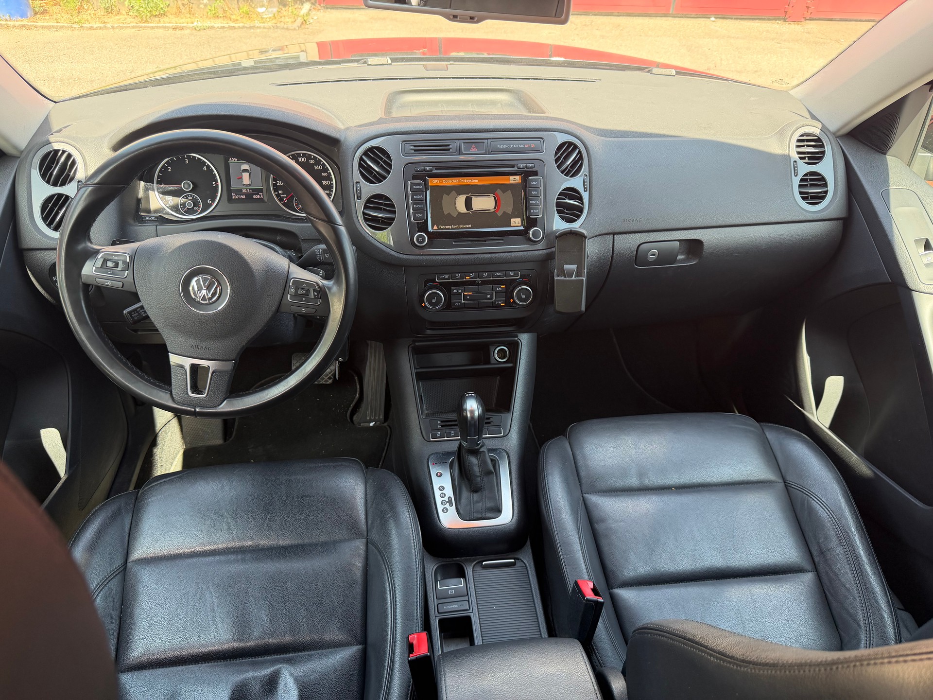 VW Tiguan 2.0 TDI BlueMotion Sport&Style 4Motion DSG-image-6