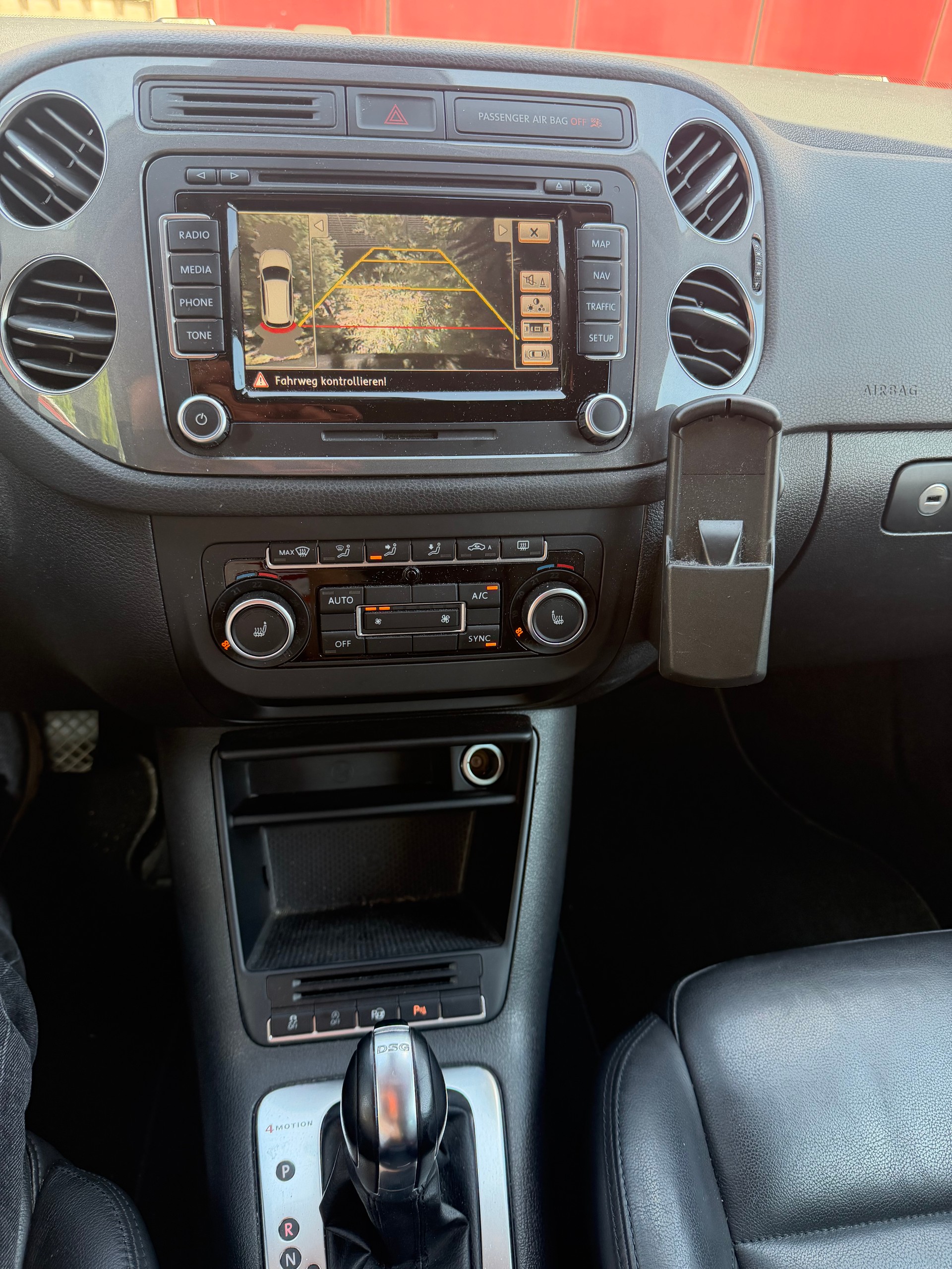 VW Tiguan 2.0 TDI BlueMotion Sport&Style 4Motion DSG-image-7