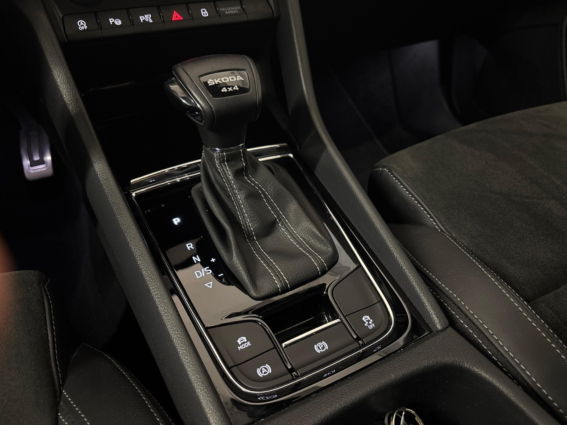 SKODA Karoq 2.0 TSI SportLine 4x4 DSG-image-15