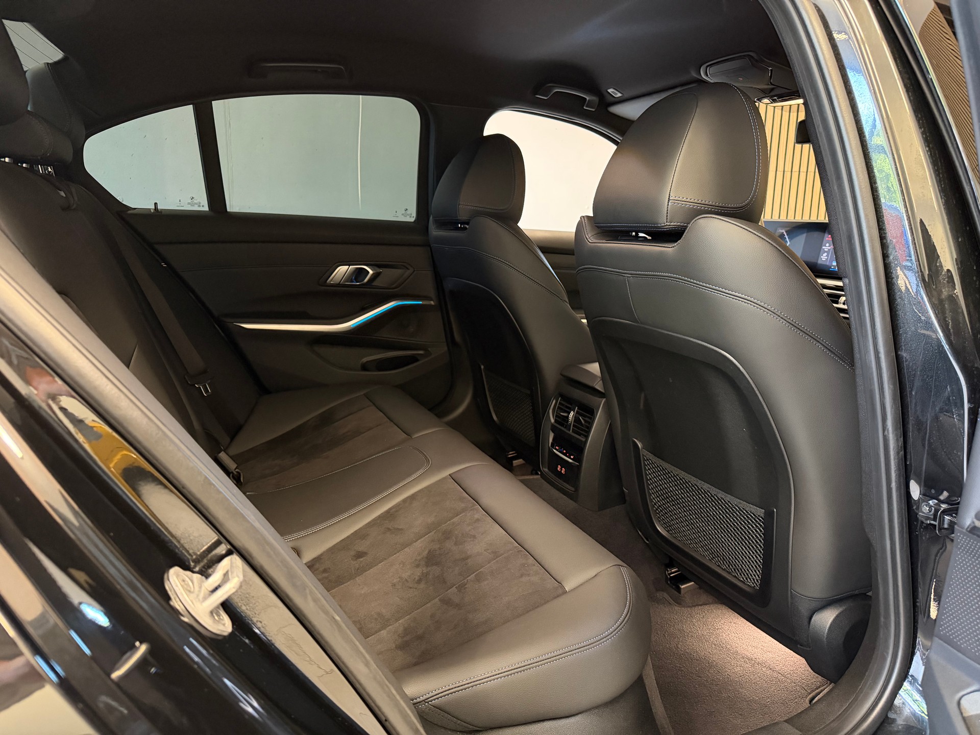 BMW M340i xDrive 48V Steptronic M Sport-image-15