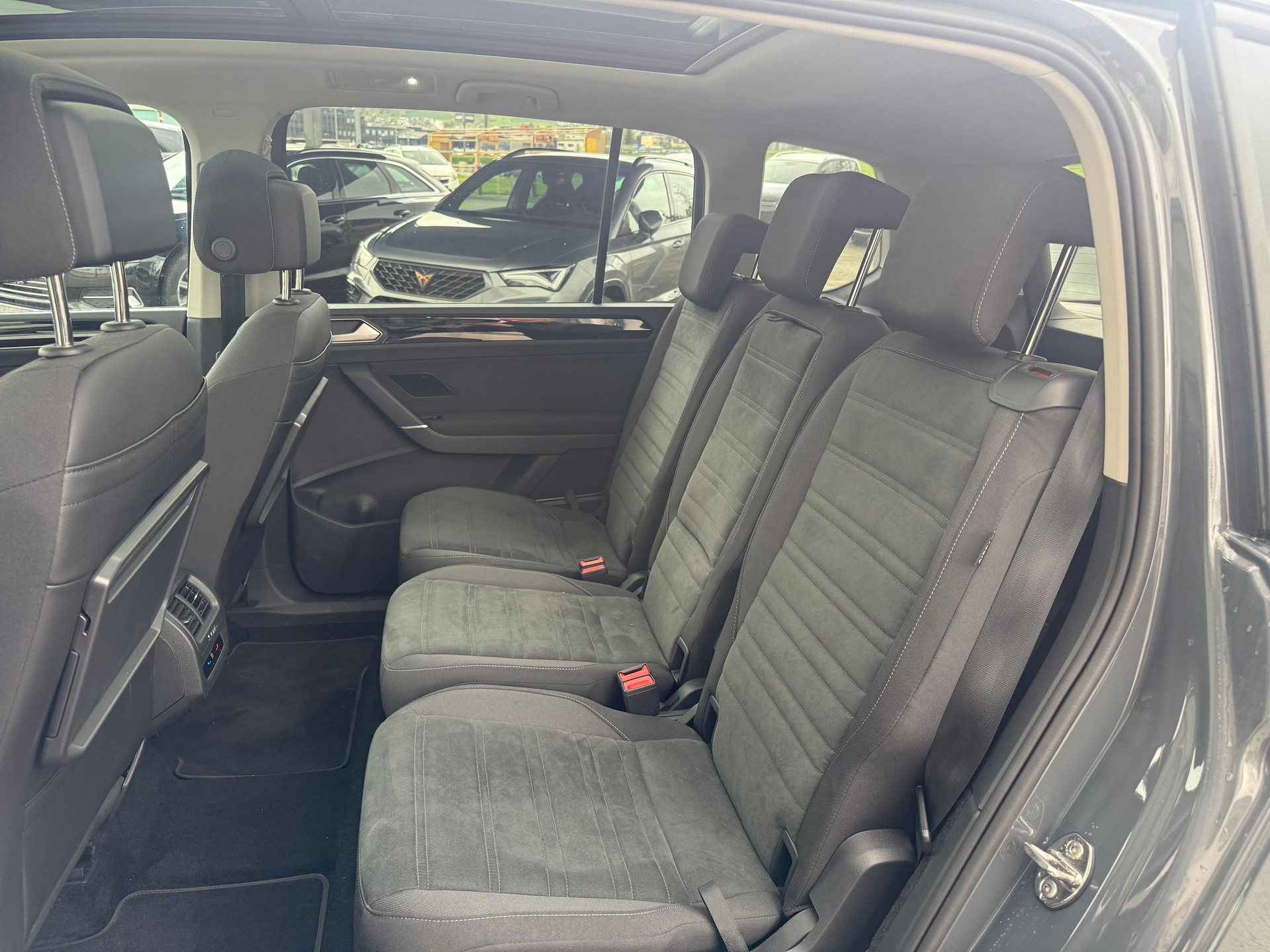 VW Touran 1.5 TSI Highline DSG R-LINE BLACK UND STYL / 48 MONATE WERK GARANTIE-image-7