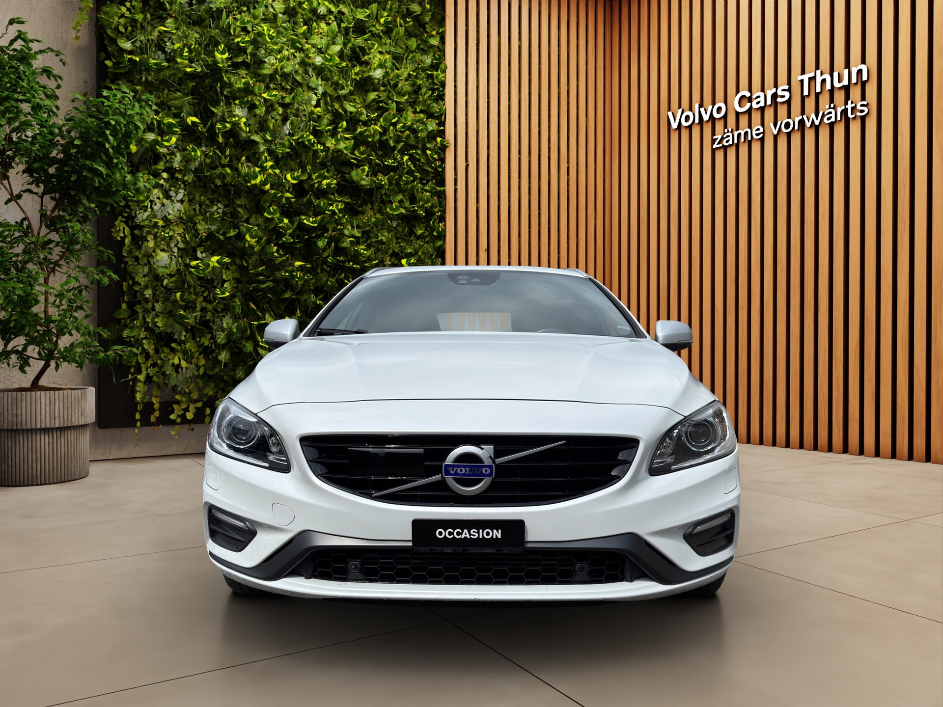 VOLVO V60 2.4 D6 TE Mom. R-Design Pl.Hy.-showroom-element-1