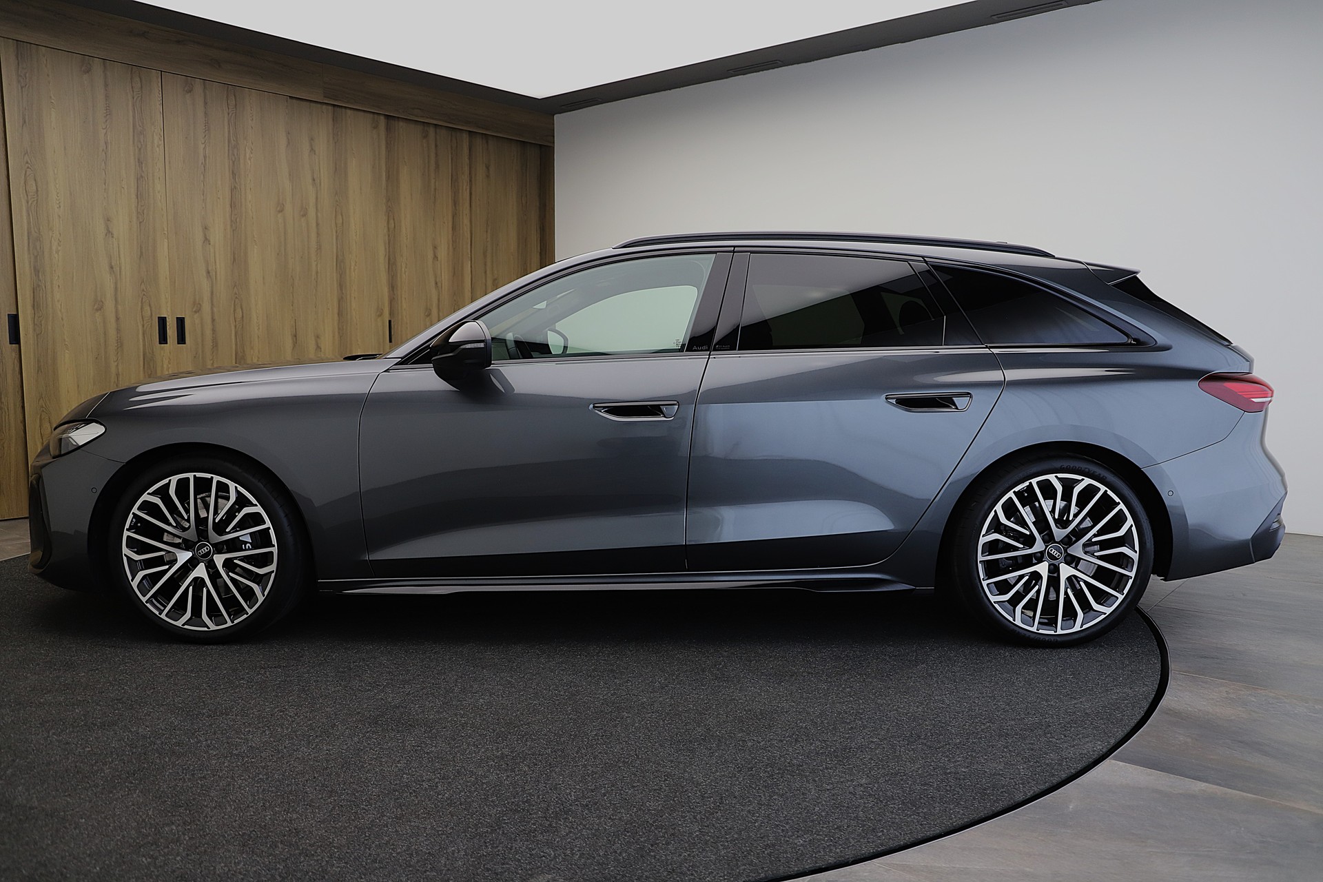 AUDI S5 Avant TFSI quattro S tronic-image-2