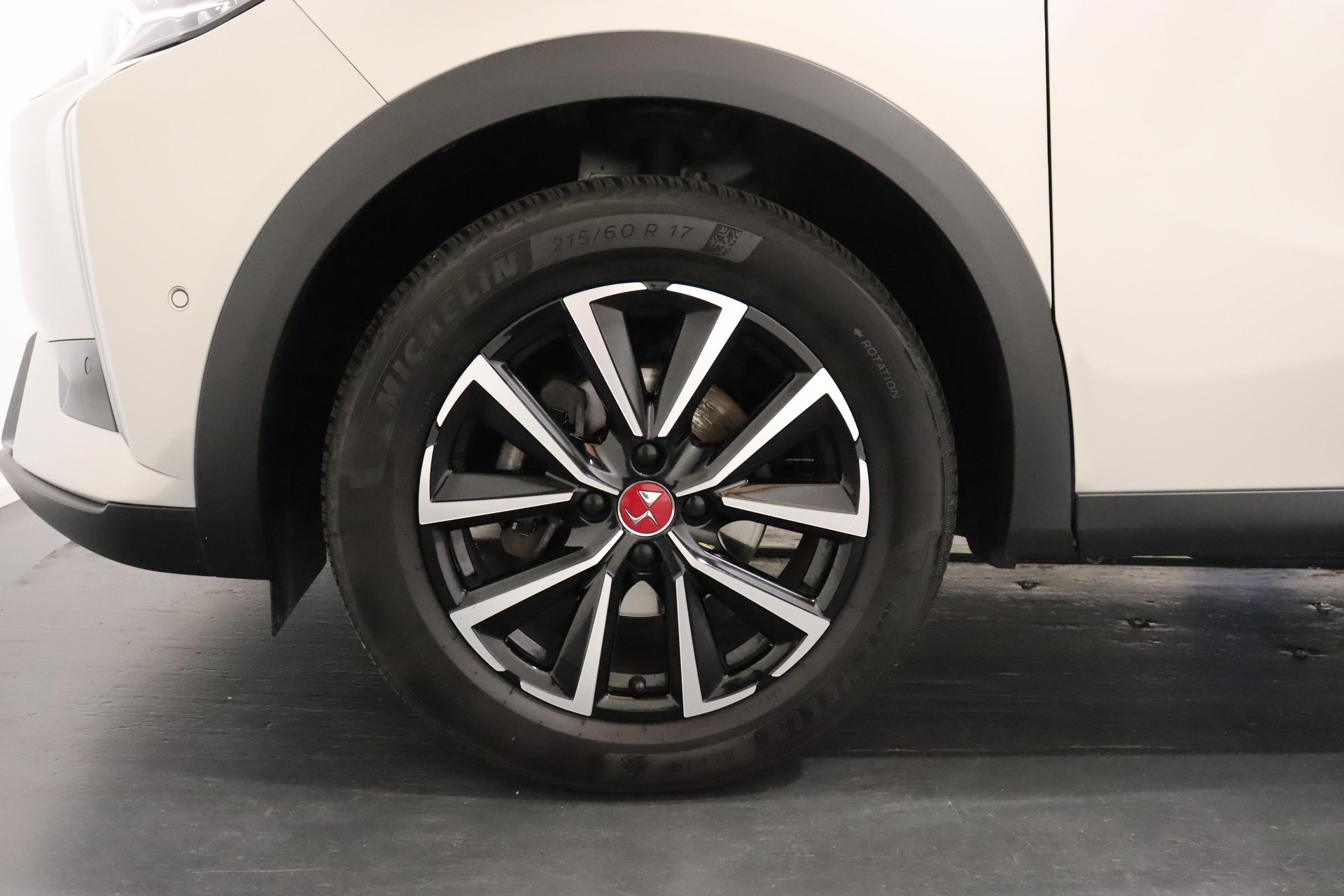 DS AUTOMOBILES 3 Crossback 1.2 PureTech 130 Ligne Noire-image-16