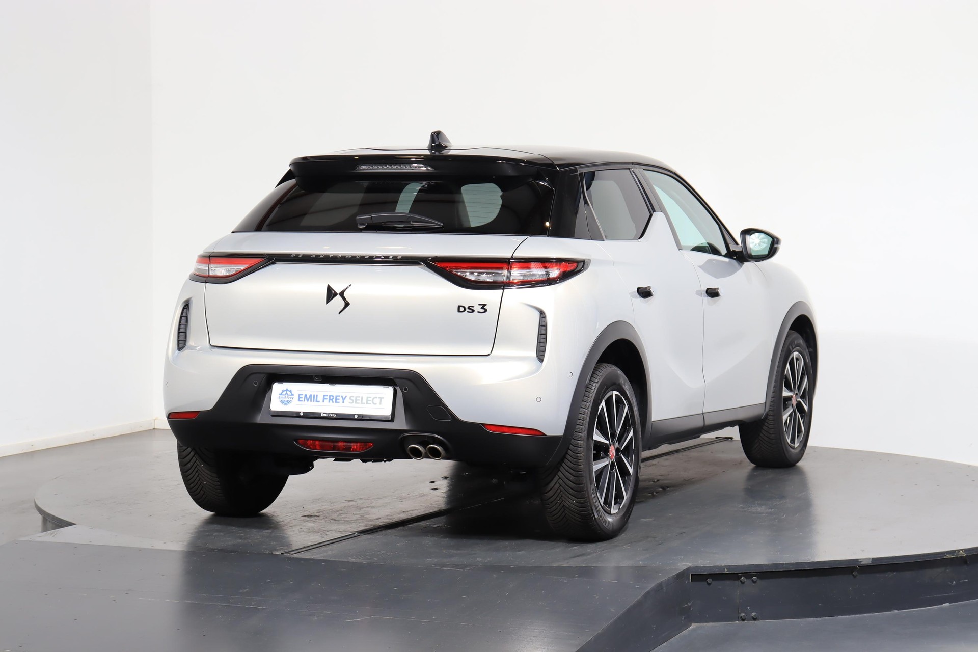 DS AUTOMOBILES 3 Crossback 1.2 PureTech 130 Ligne Noire-showroom-element-2