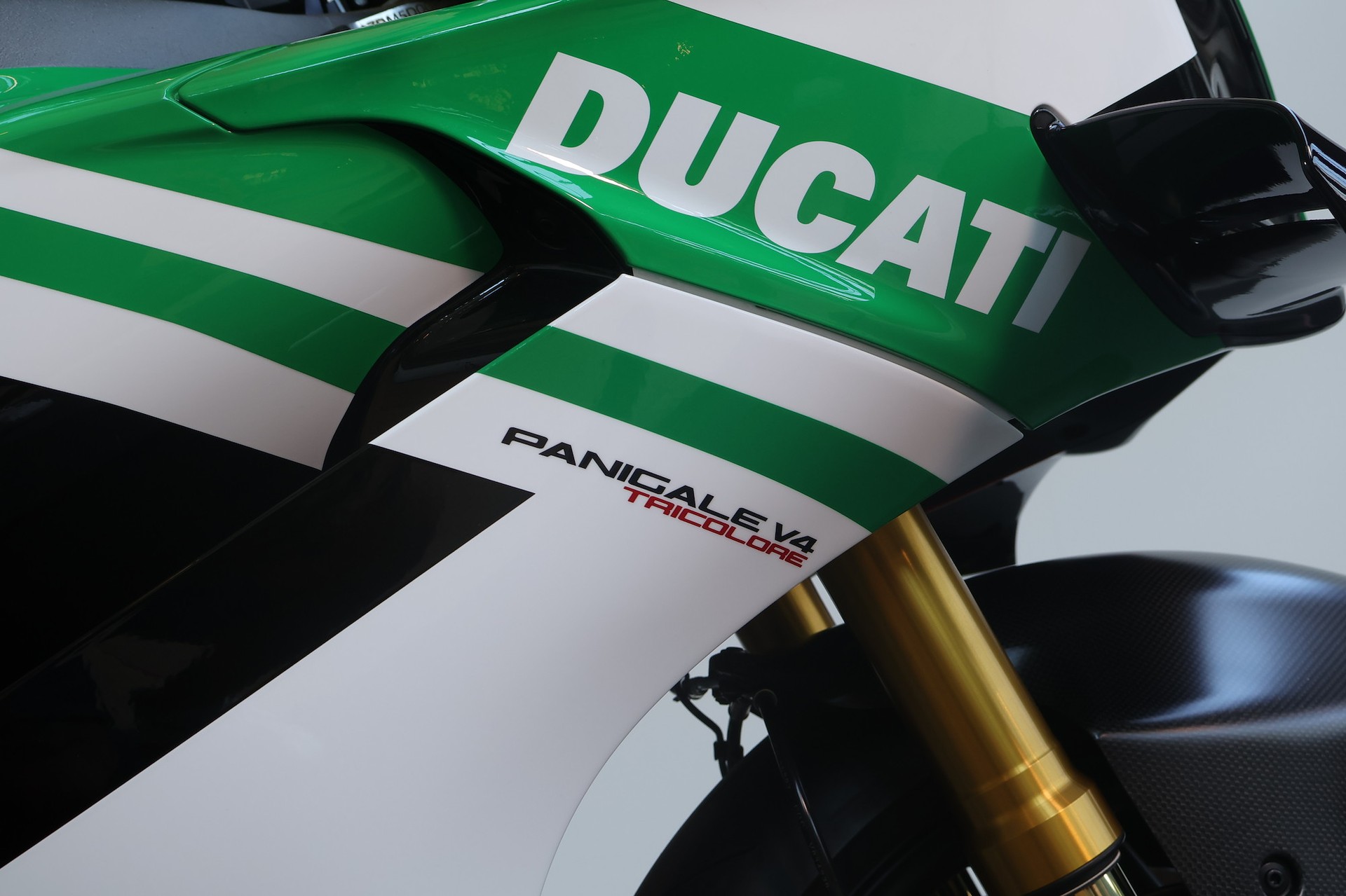 DUCATI Panigale V4 Tricolore Nr. 273/1000 Limited Edition-image-6