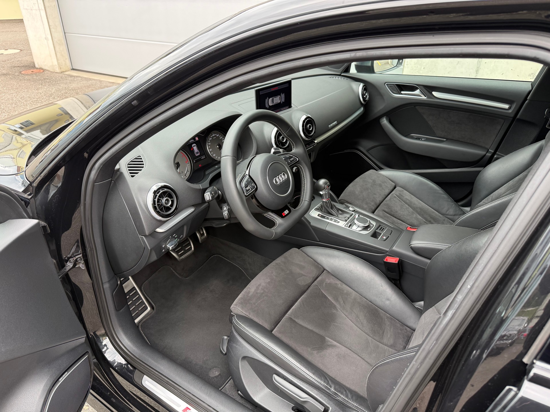 AUDI S3 Sportback 2.0 TFSI quattro S-tronic-image-8