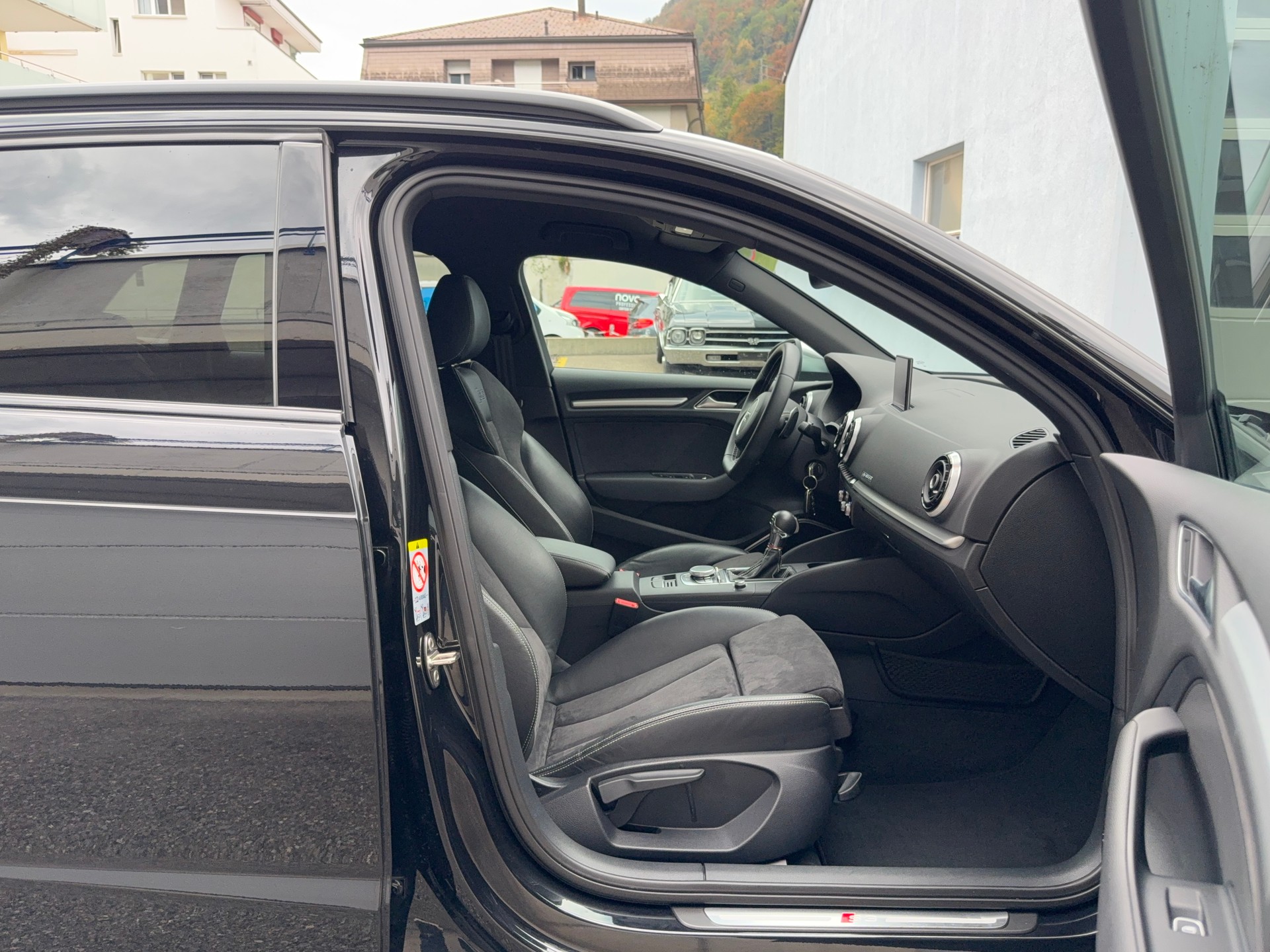 AUDI S3 Sportback 2.0 TFSI quattro S-tronic-image-11