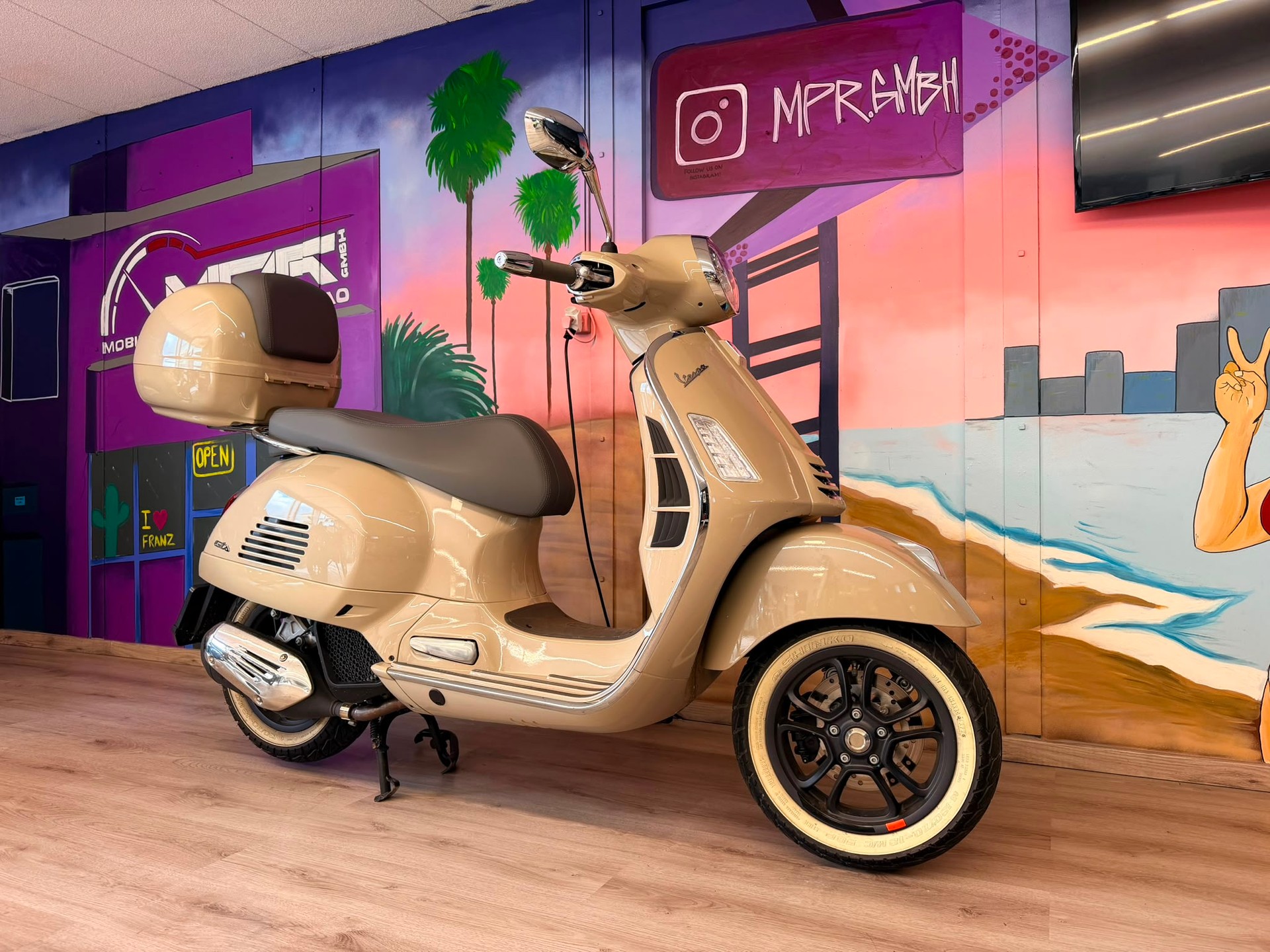 PIAGGIO Vespa GTS 125 ABS-image-1