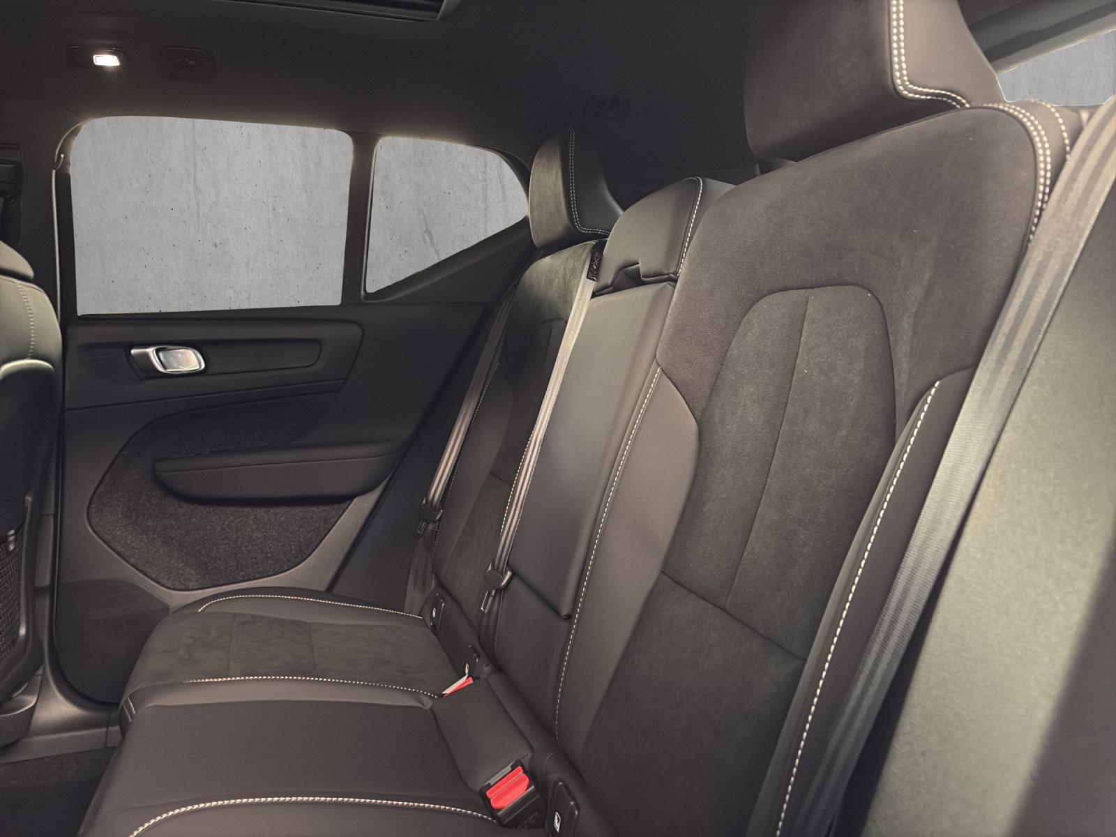 VOLVO EX40 82kWh Twin Motor Performance AWD Ultra-image-12