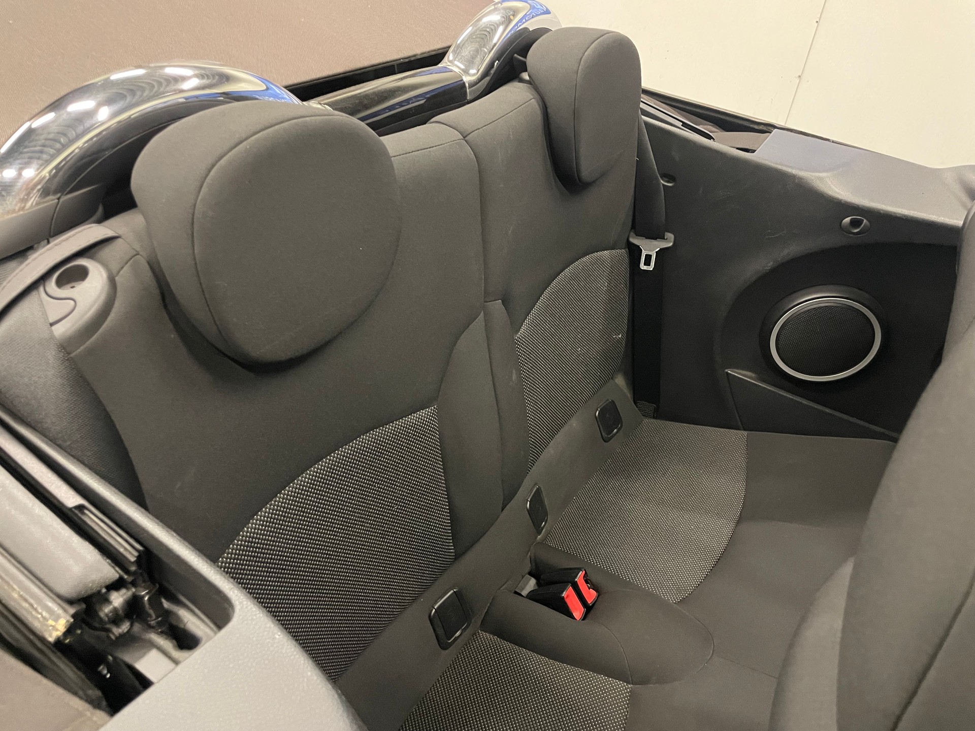 MINI One Cabriolet-image-12