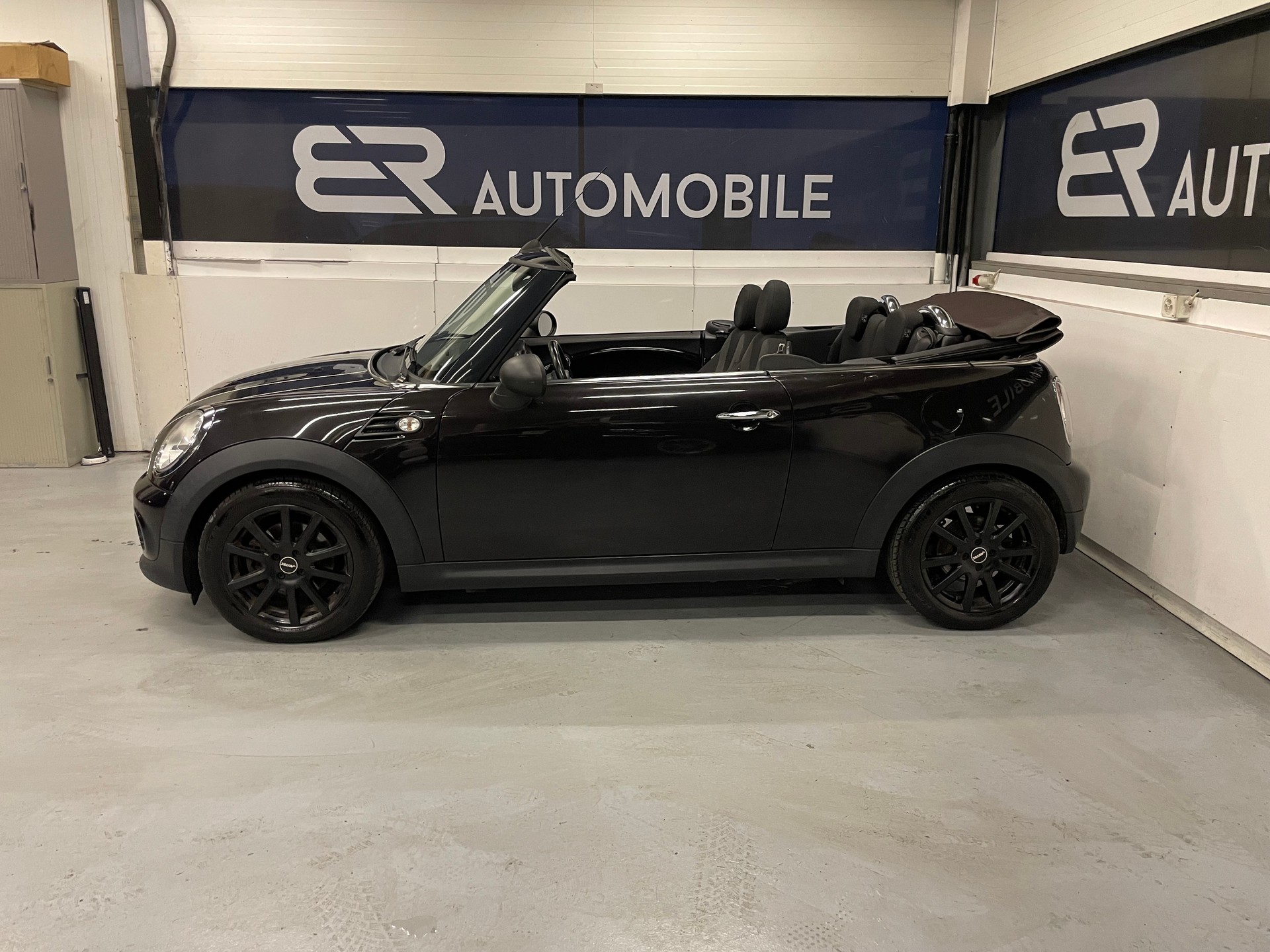 MINI One Cabriolet-image-6
