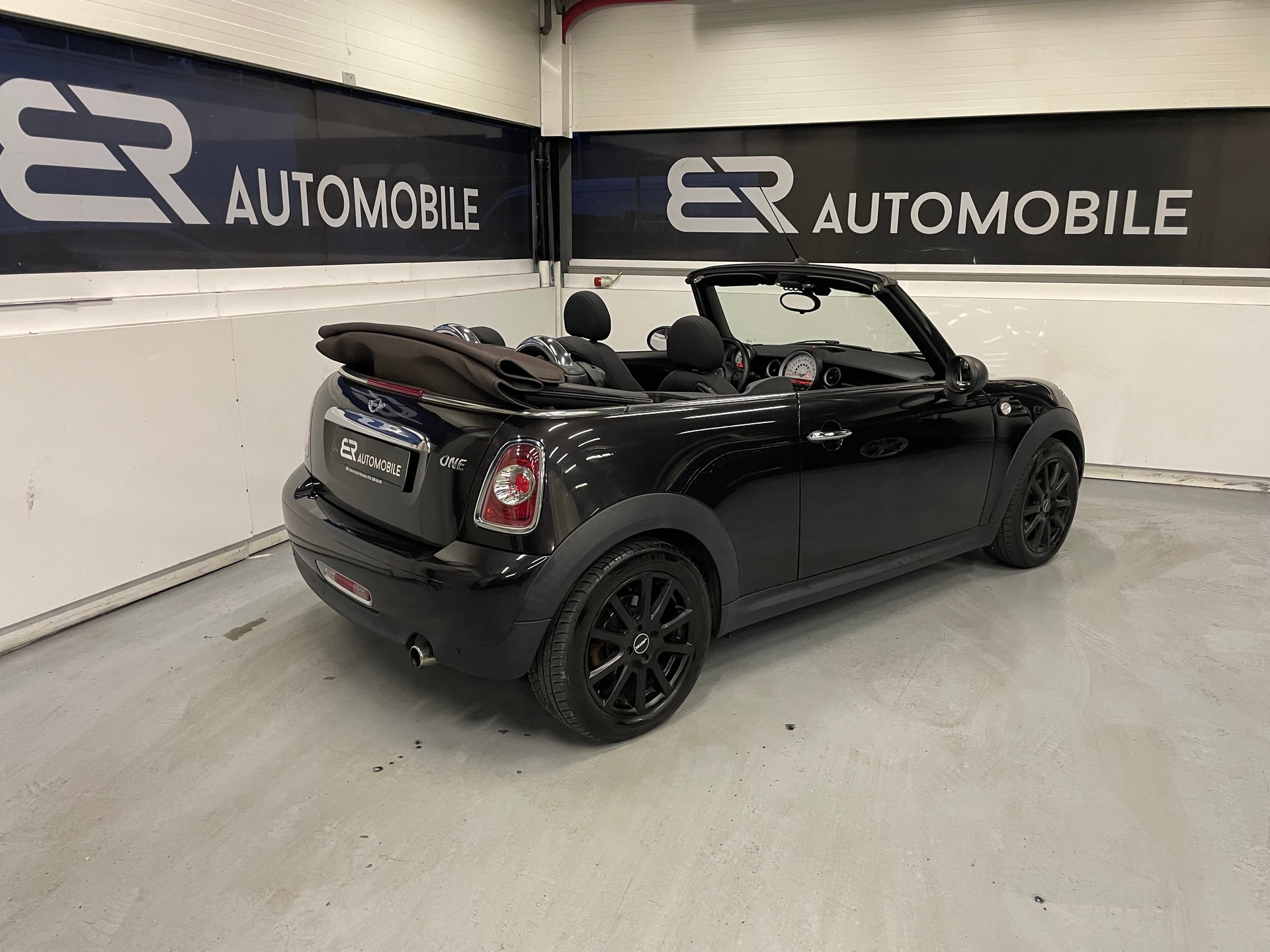 MINI One Cabriolet-image-4