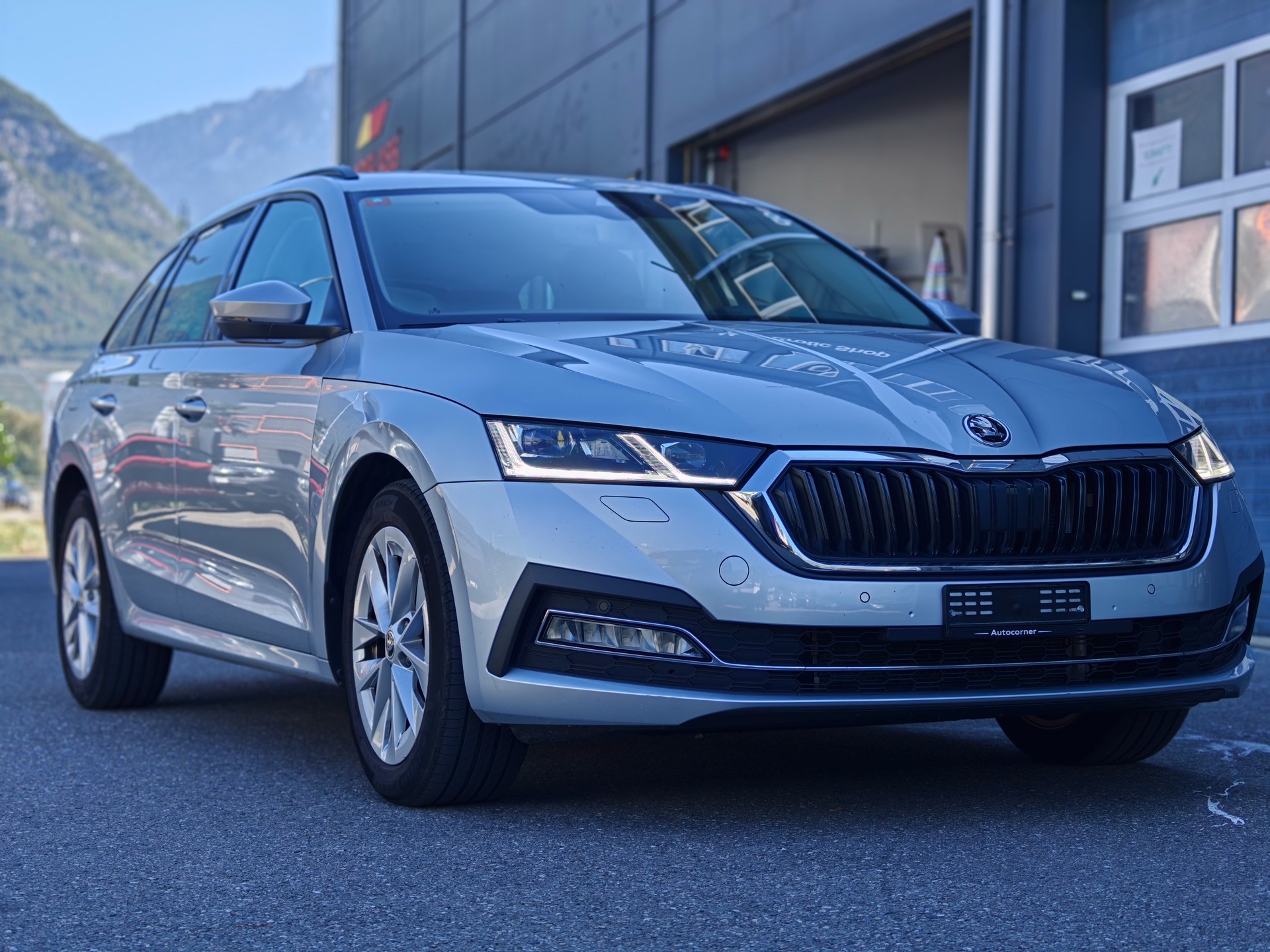 SKODA Octavia Combi 1.5 TSI mHEV DSG Ambition-showroom-element-2