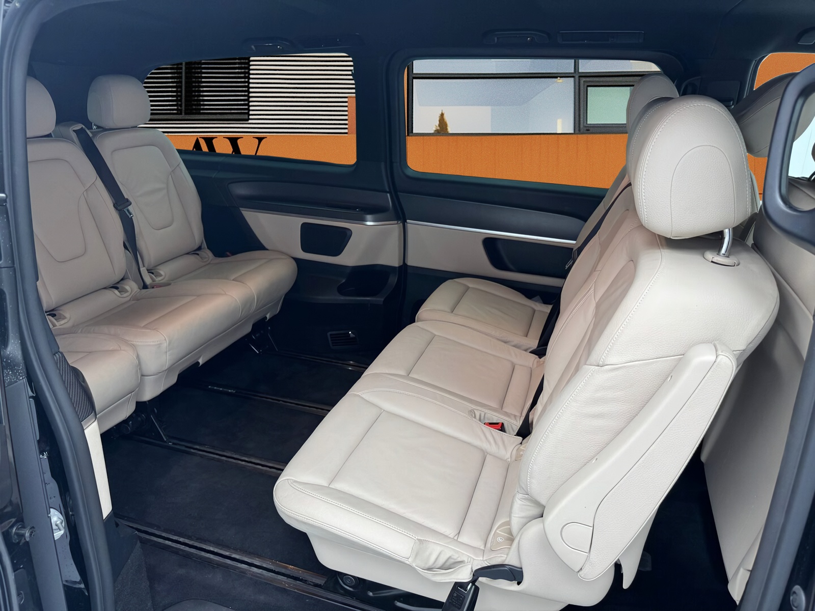 MERCEDES-BENZ V 300 d lang AMG-Line 4Matic 9G-Tronic / Leder-Pano-LED-Kamera-El.Türen-image-10