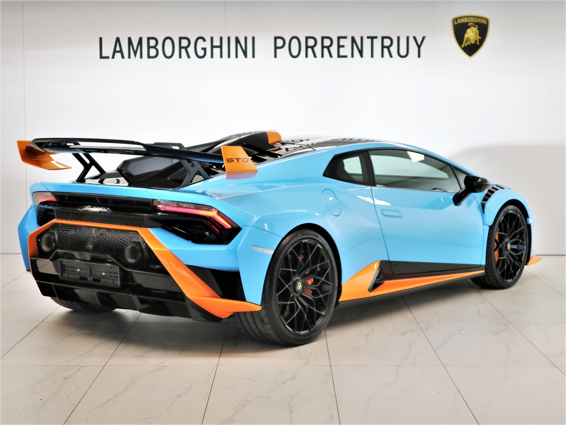 LAMBORGHINI Huracan STO Coupé DCT RWD-image-2
