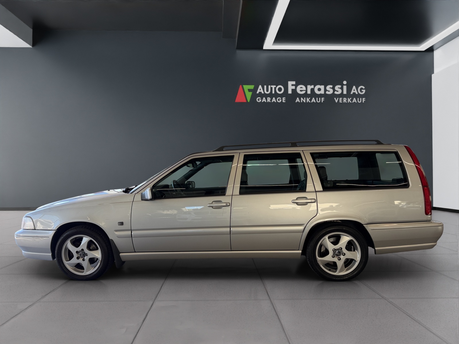 VOLVO V70 2.5 LPT-showroom-element-1