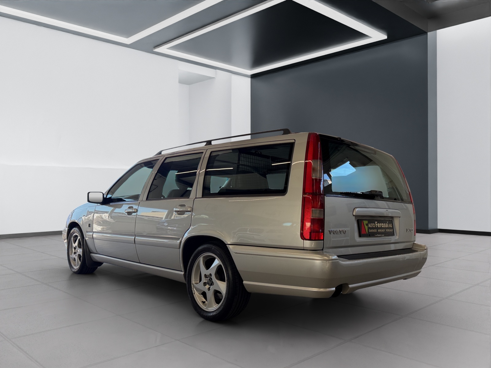 VOLVO V70 2.5 LPT-showroom-element-3