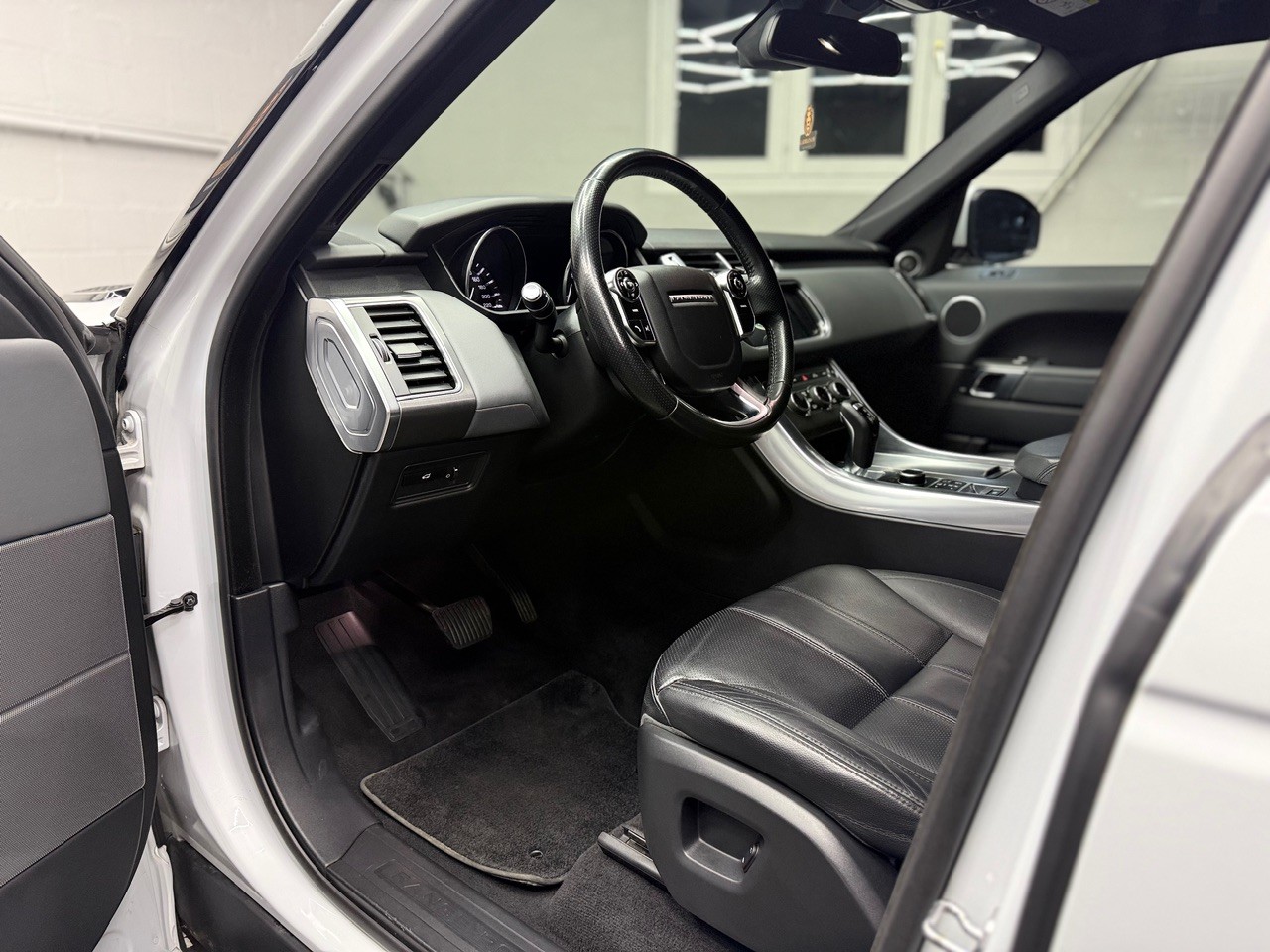 LAND ROVER Range Rover Sport 3.0 SDV6 | AHK 3‘500KG | 22‘‘ Vossen | Luftfahrwerk-image-13
