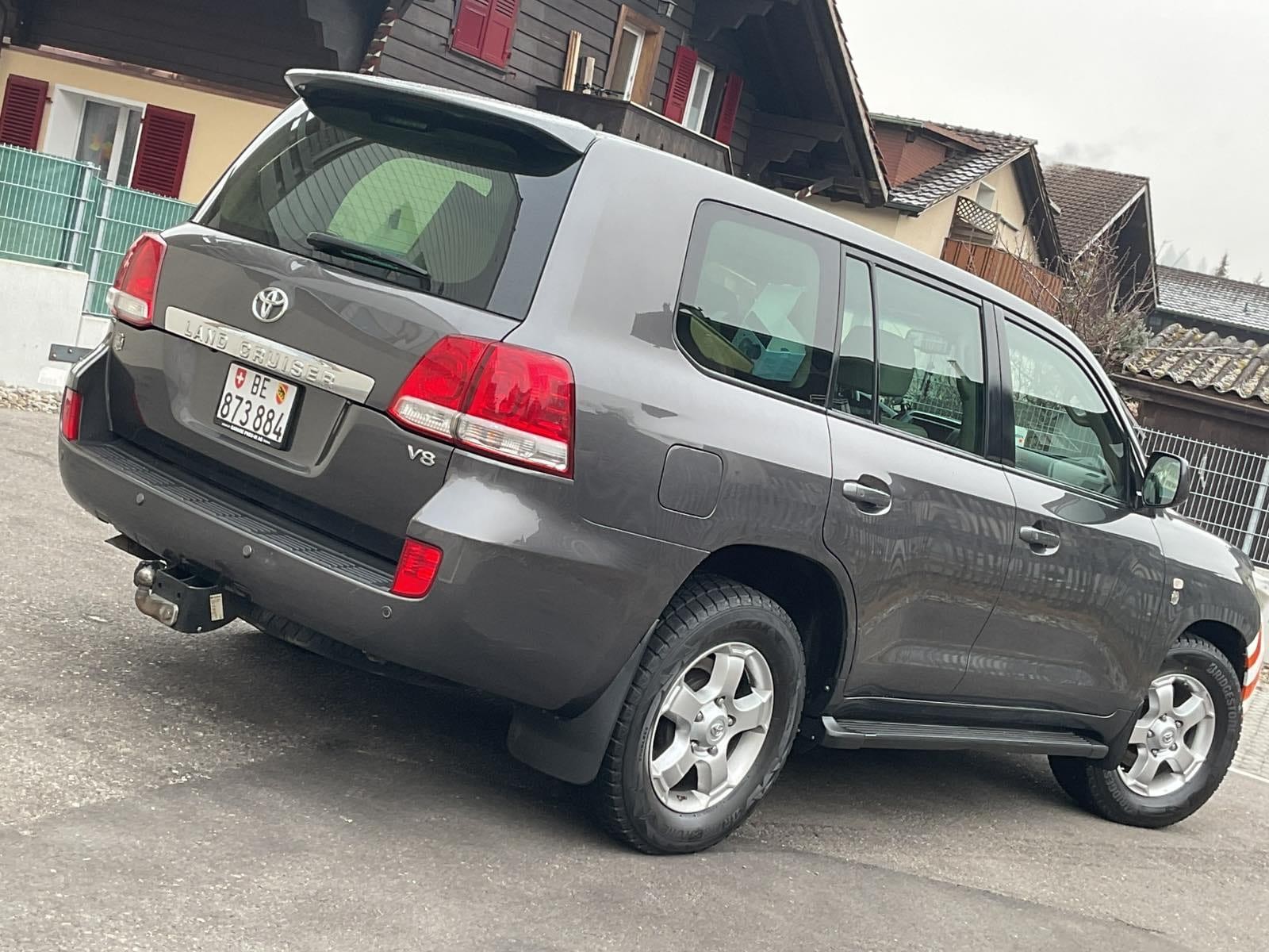 TOYOTA 4.5 D-4D V8 Linea Sol 7P.-image-1