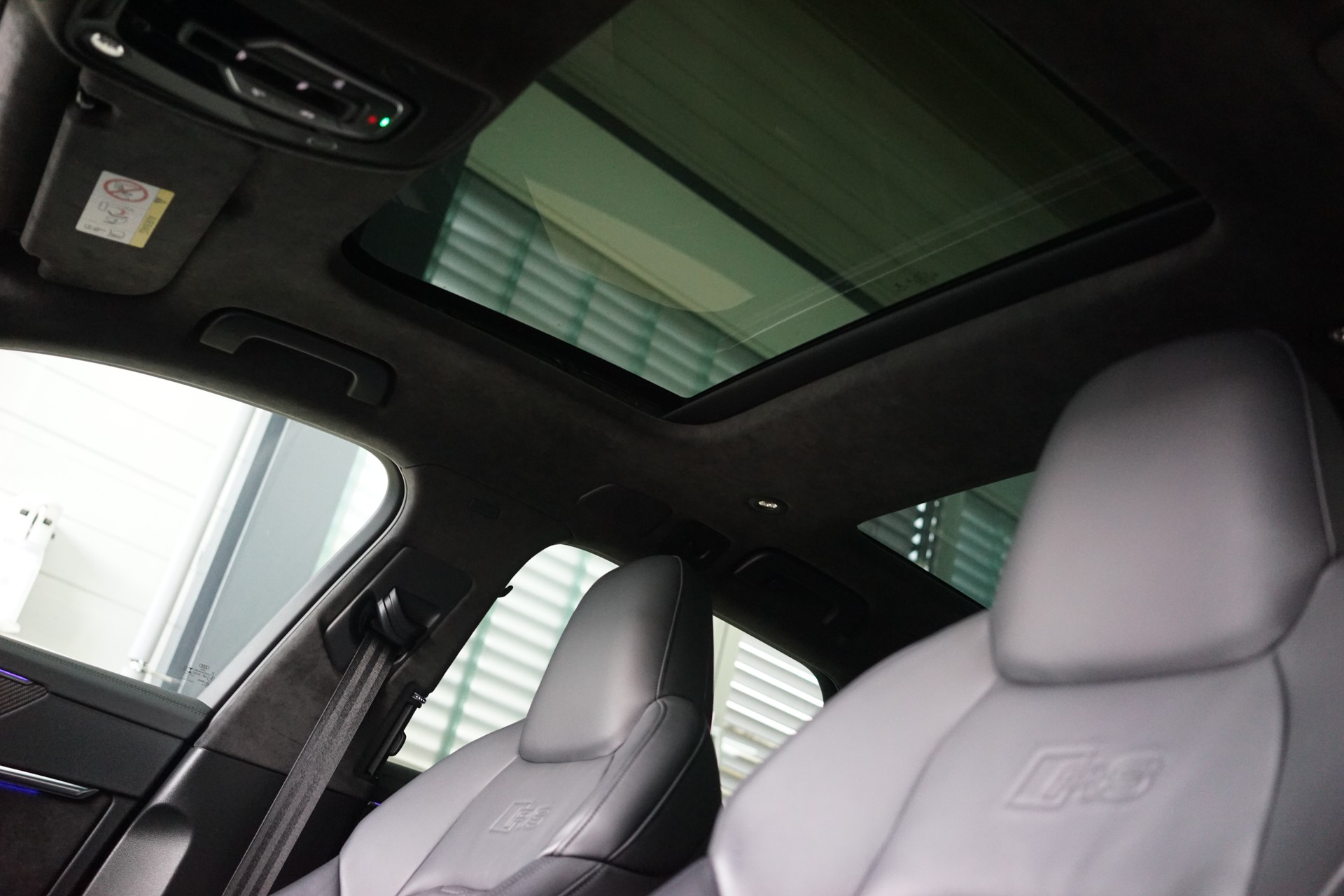 AUDI RS6 Avant 4.0 TFSI V8 quattro / Exklusiv Carbon Kit **-image-26