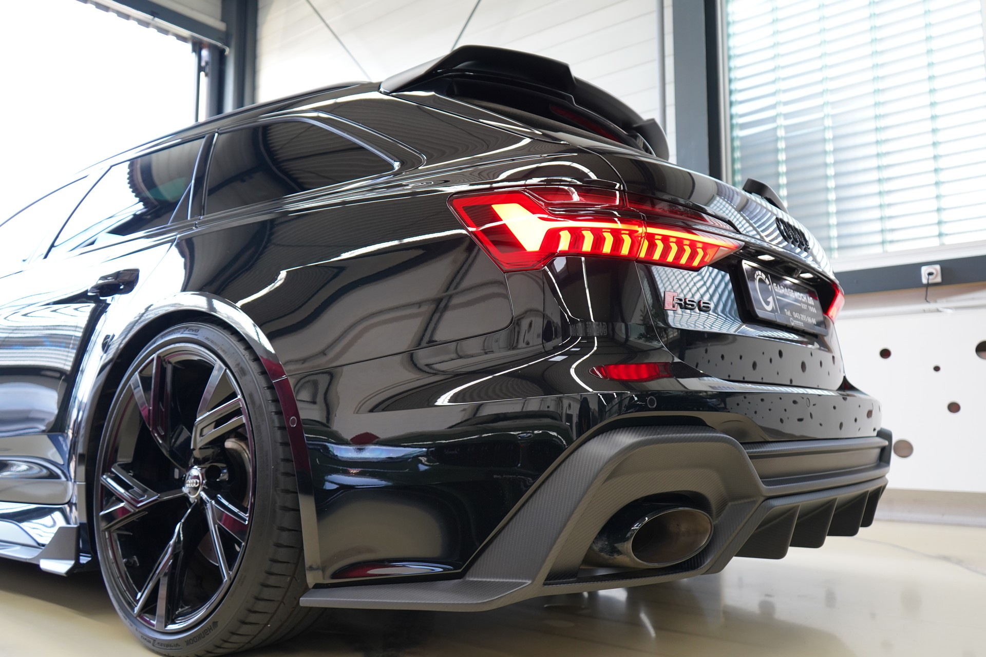 AUDI RS6 Avant 4.0 TFSI V8 quattro / Exklusiv Carbon Kit **-image-8