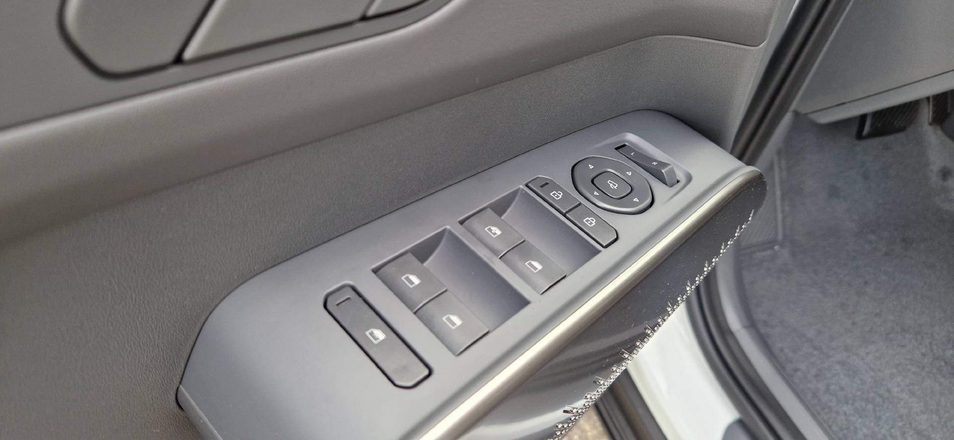 KIA EV2 61 kWh Air 4P-image-4