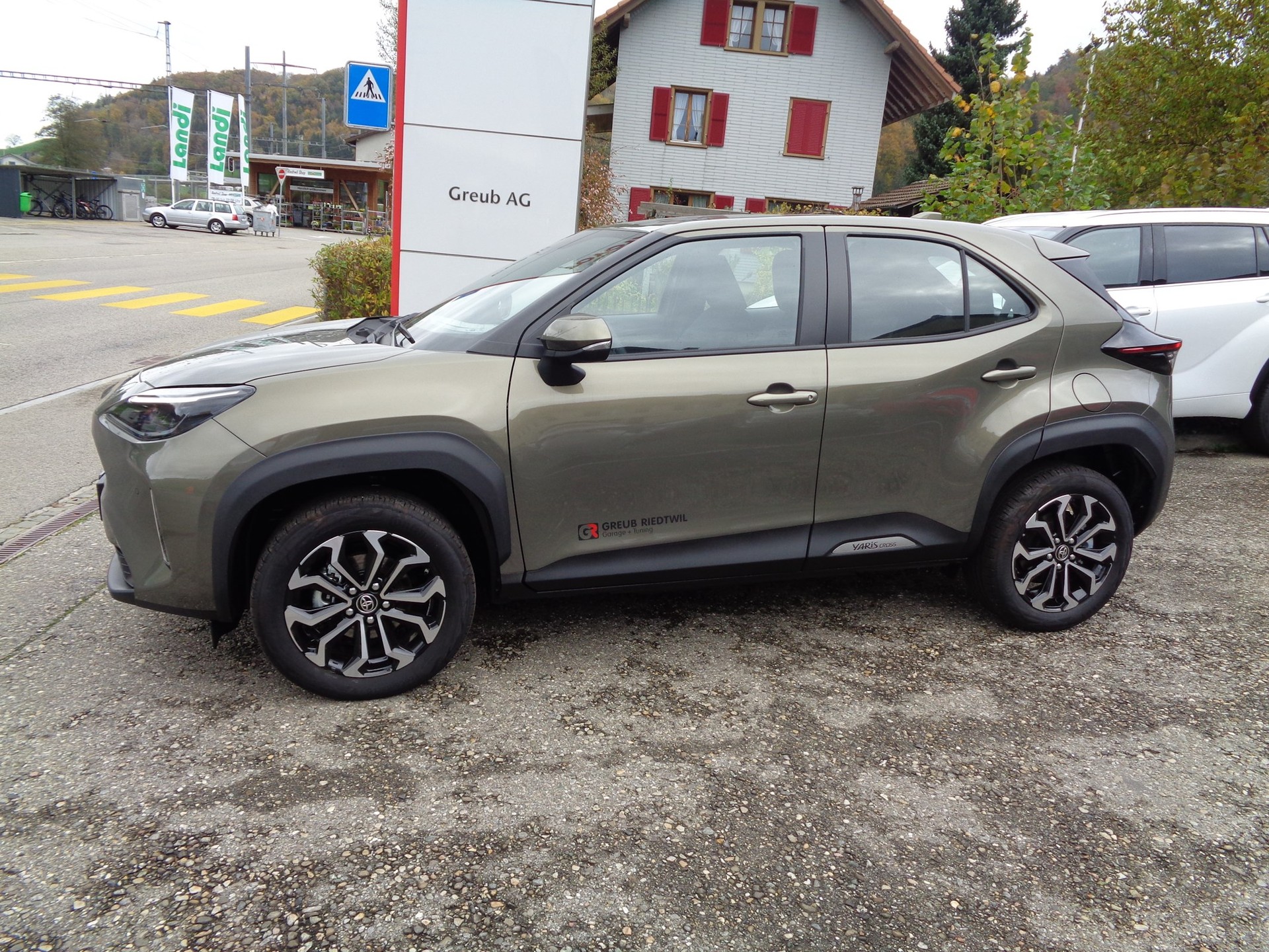 TOYOTA Yaris Cross 1.5 Trend e-CVT AWDi-showroom-element-1