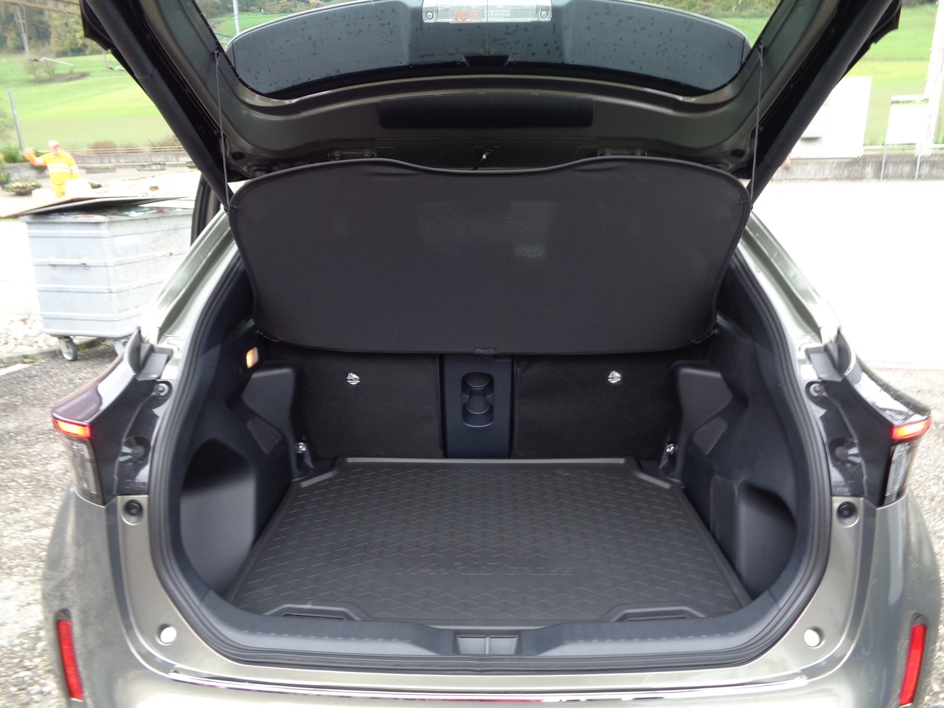 TOYOTA Yaris Cross 1.5 Trend e-CVT AWDi-image-8