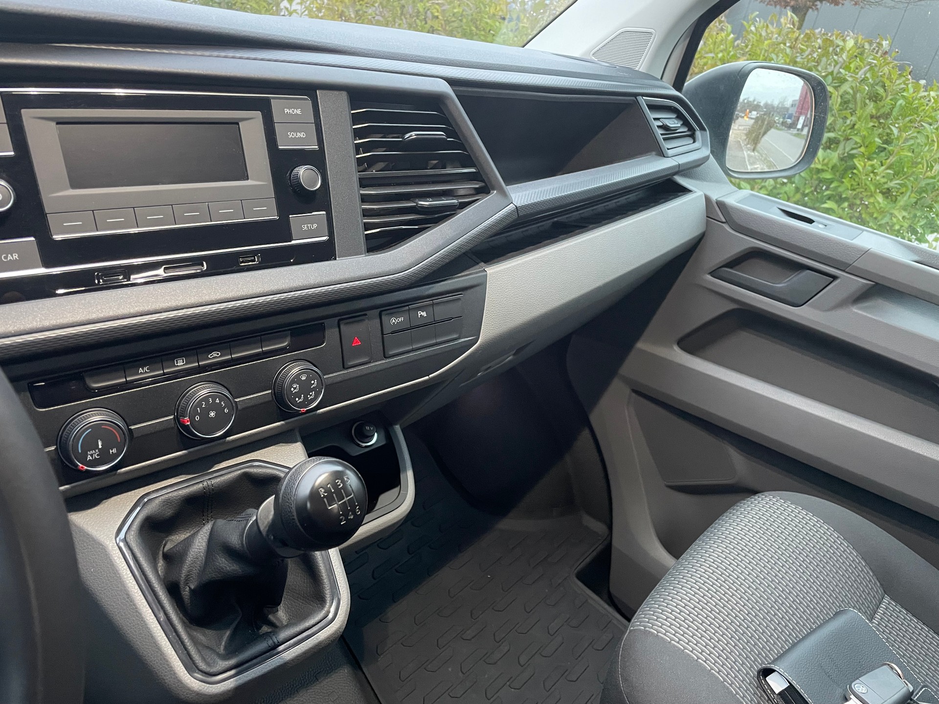 VW T6.1 2.0 TDI 4Motion Caravelle-image-20