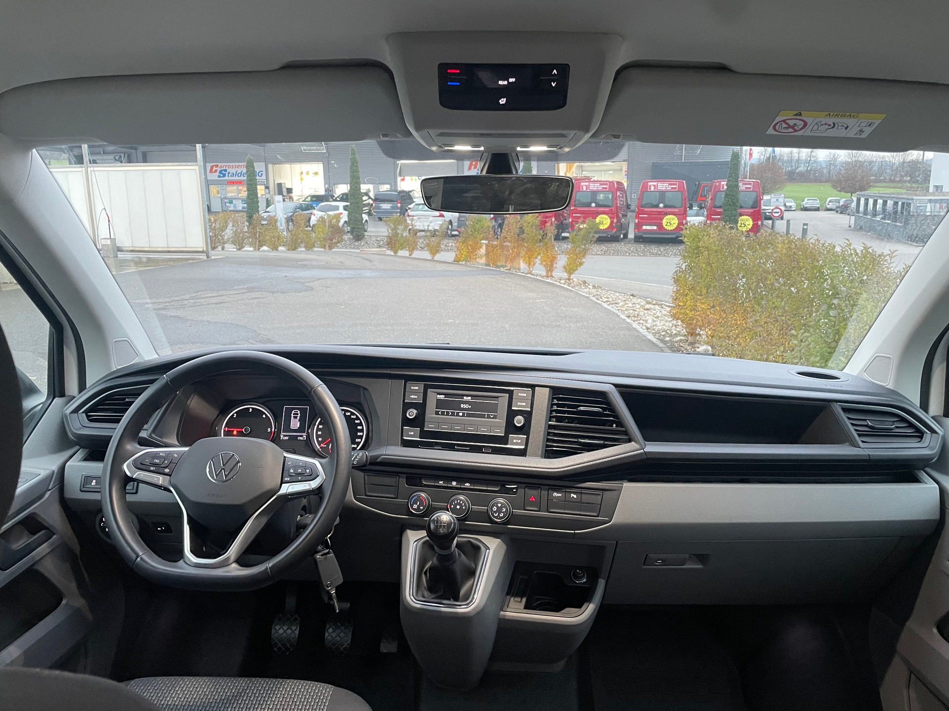 VW T6.1 2.0 TDI 4Motion Caravelle-image-19