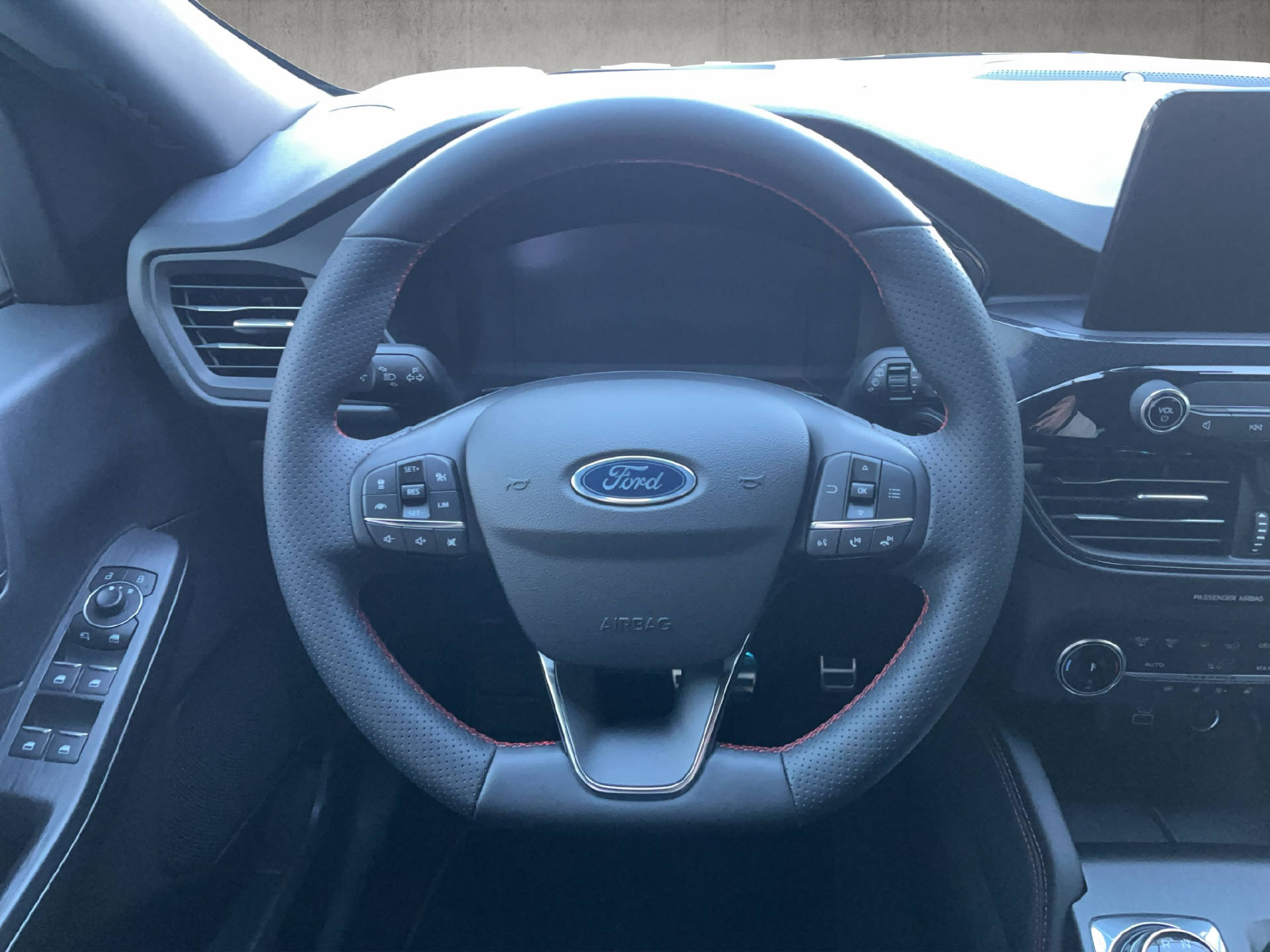 FORD Kuga 2.5 Plug-in Hybrid ST-Line X-image-10