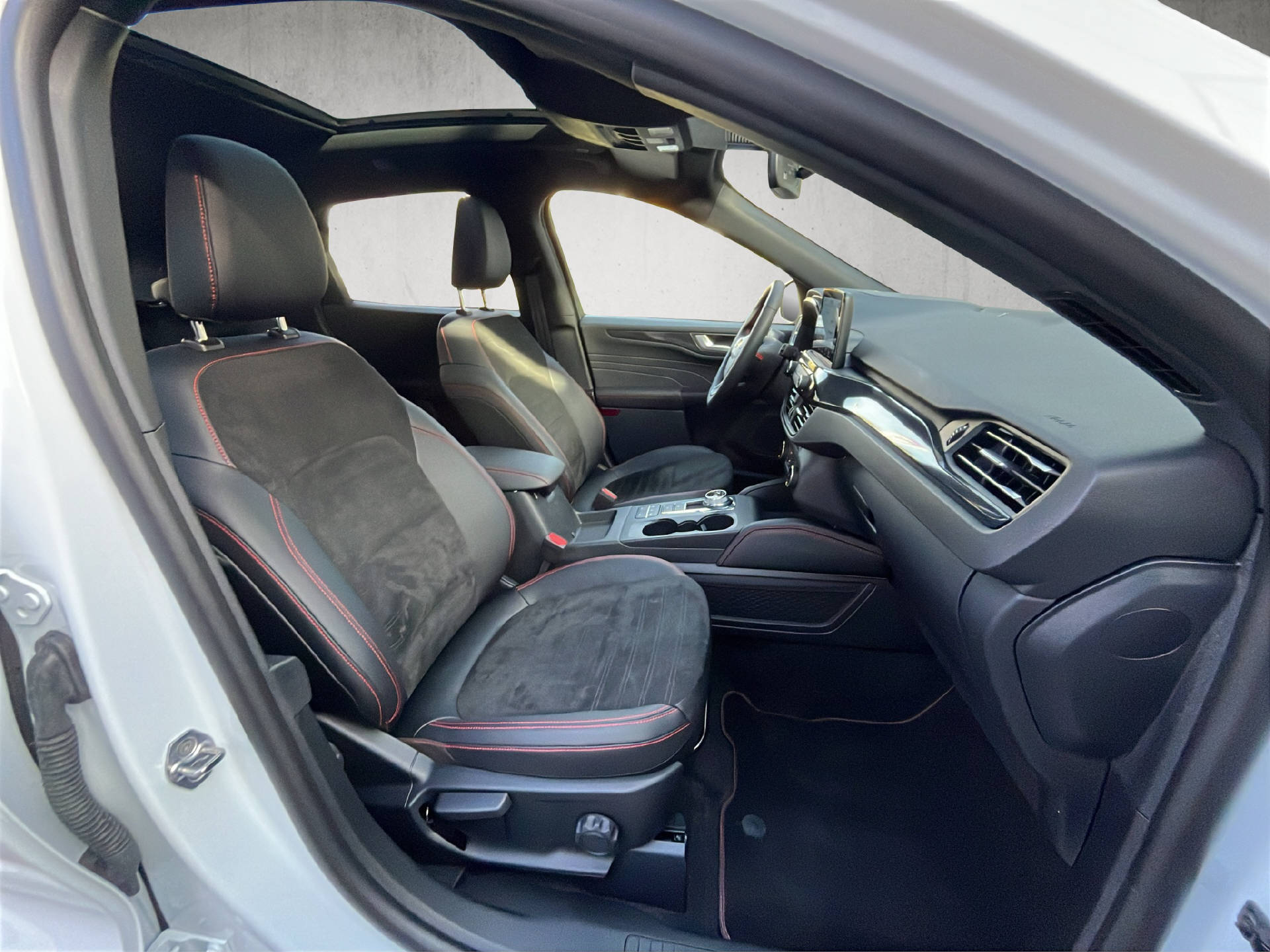FORD Kuga 2.5 Plug-in Hybrid ST-Line X-image-18