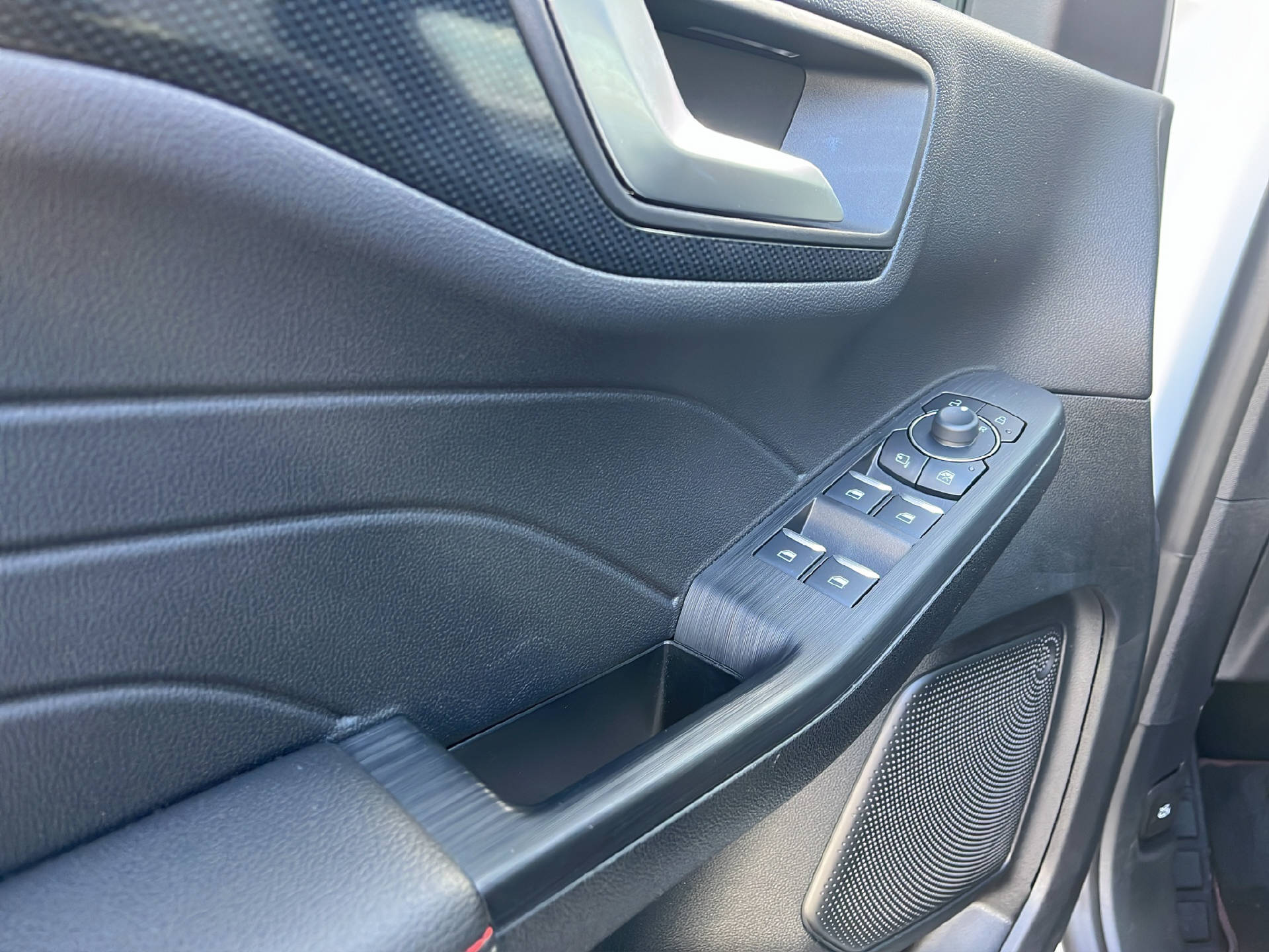 FORD Kuga 2.5 Plug-in Hybrid ST-Line X-image-12