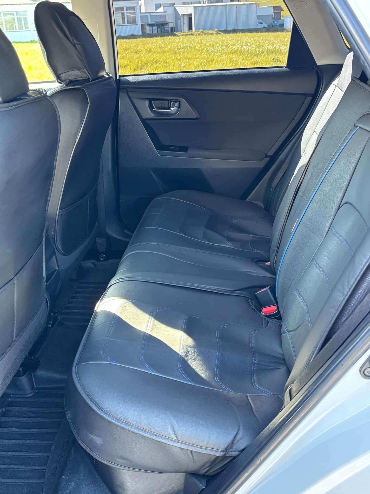 TOYOTA Auris 1.8 HSD Comfort e-CVT-image-7