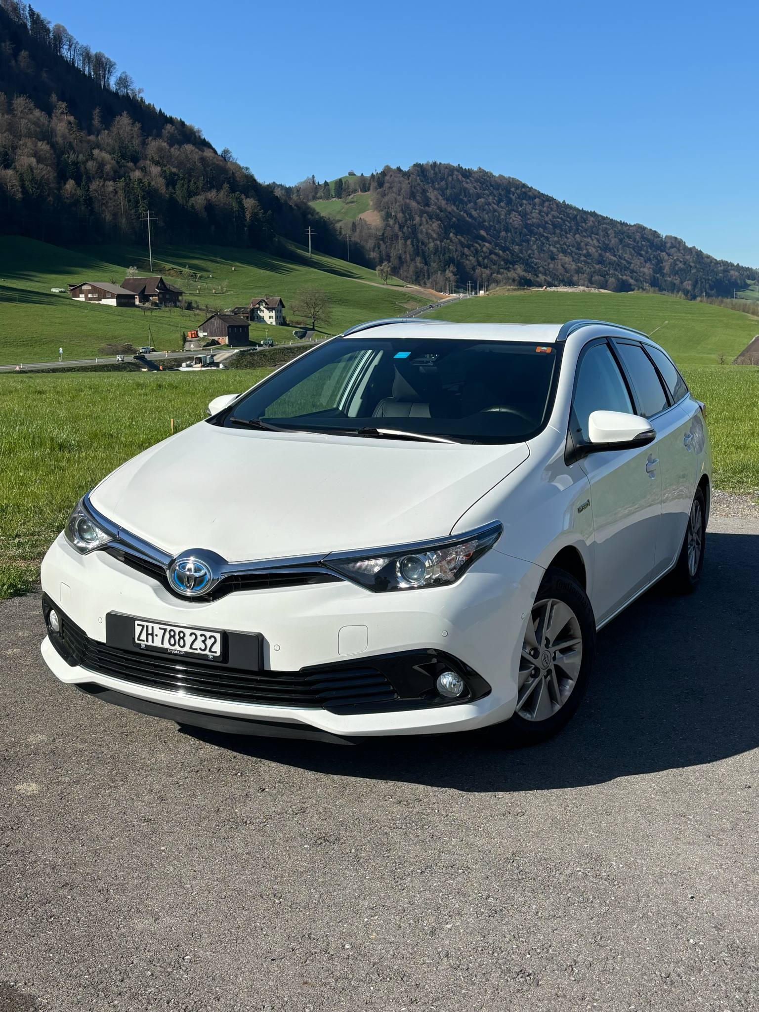 TOYOTA Auris 1.8 HSD Comfort e-CVT-image-1