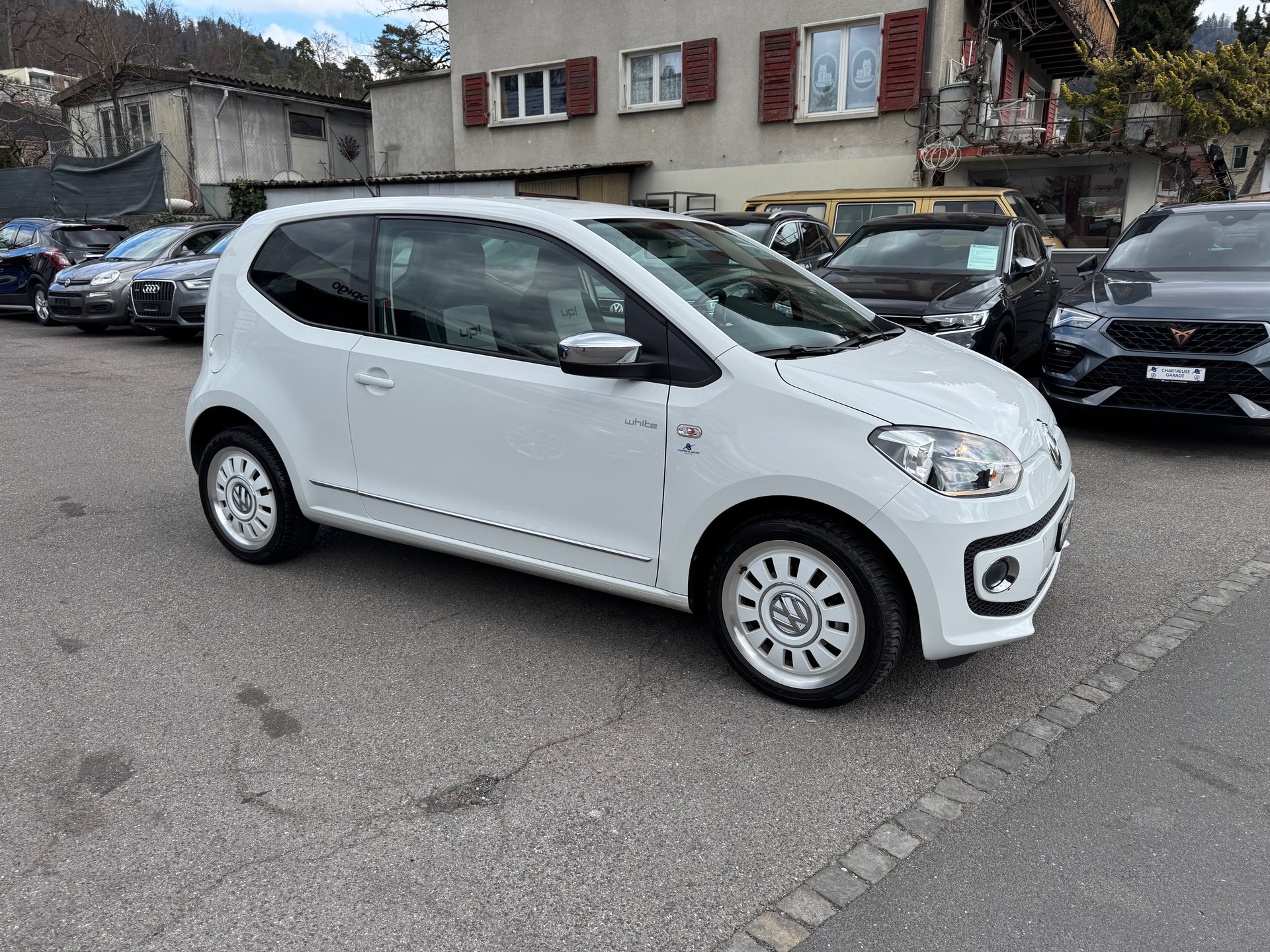 VW Up 1.0 white up-showroom-element-2