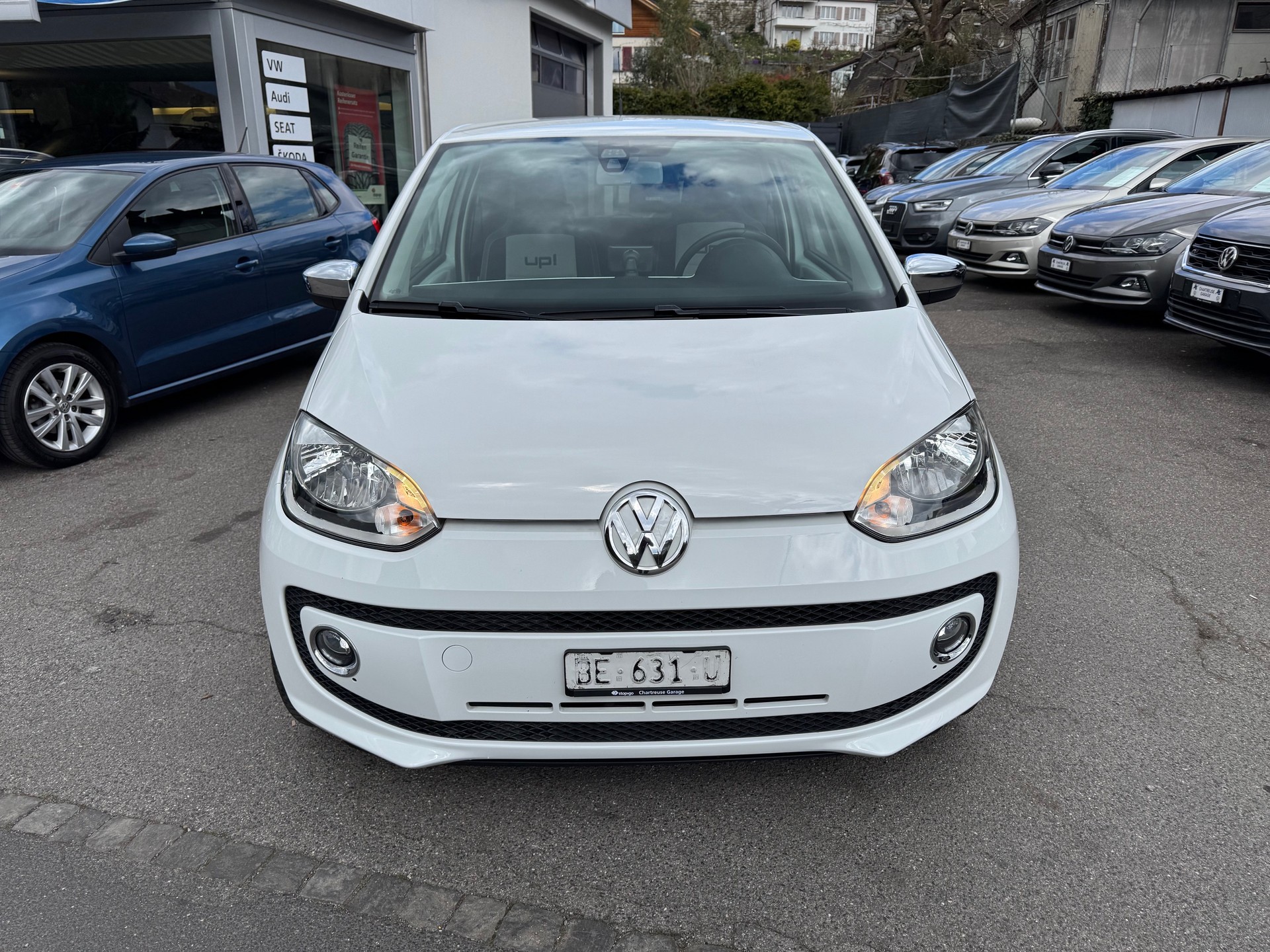 VW Up 1.0 white up-showroom-element-1