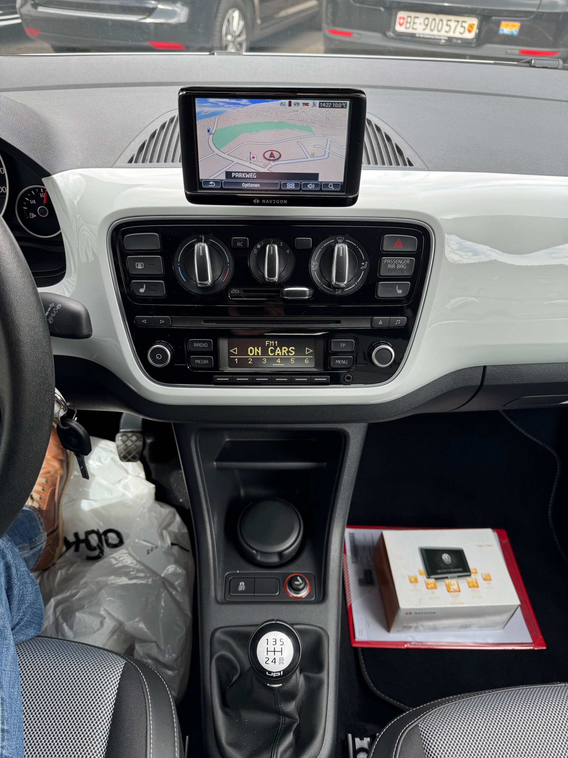 VW Up 1.0 white up-image-10
