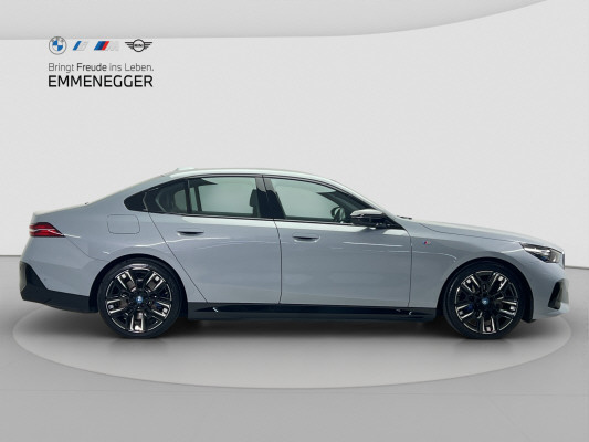 BMW i5 M60 xDrive-image-5