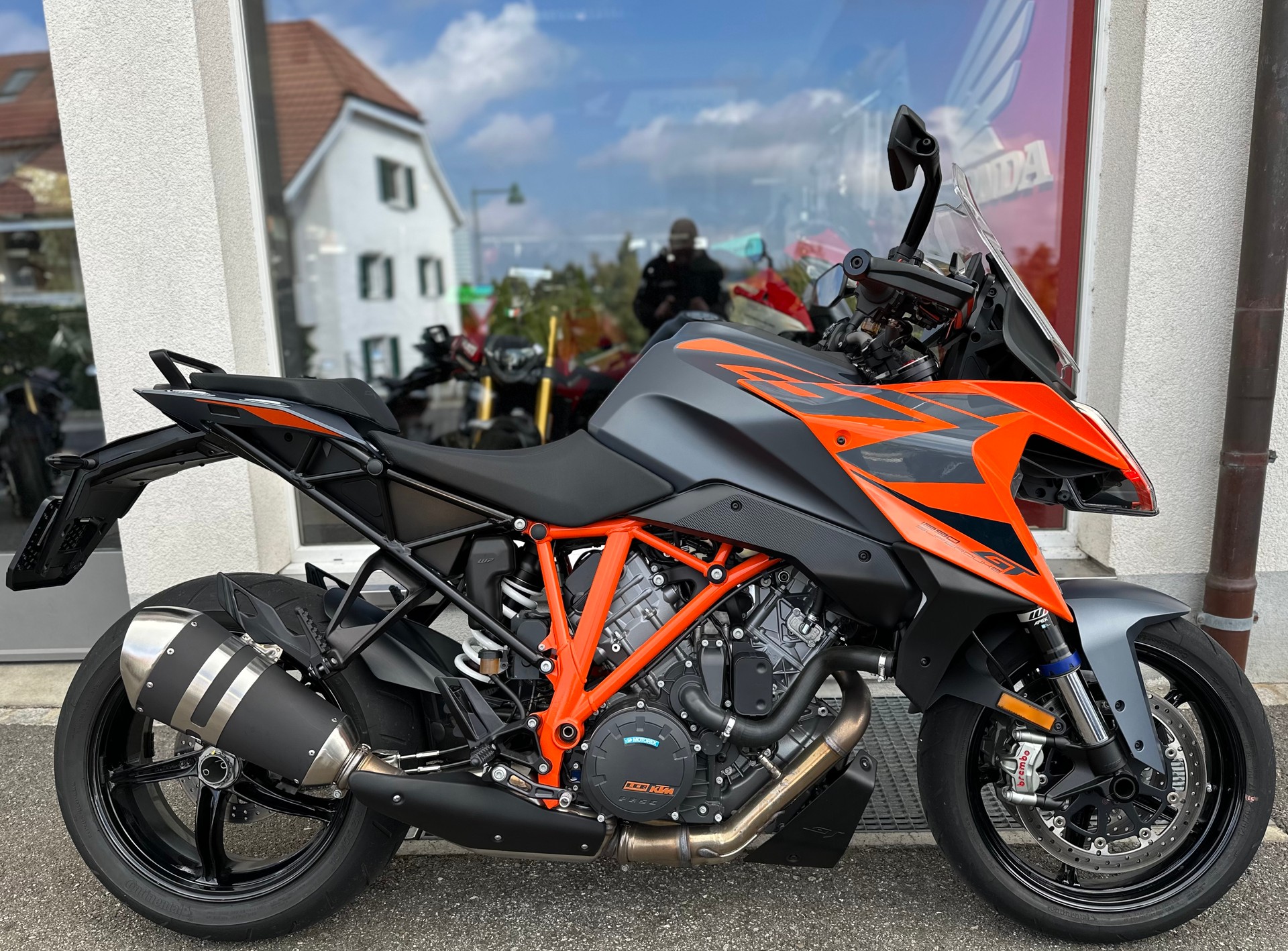 KTM 1290 Super Duke GT-image-0