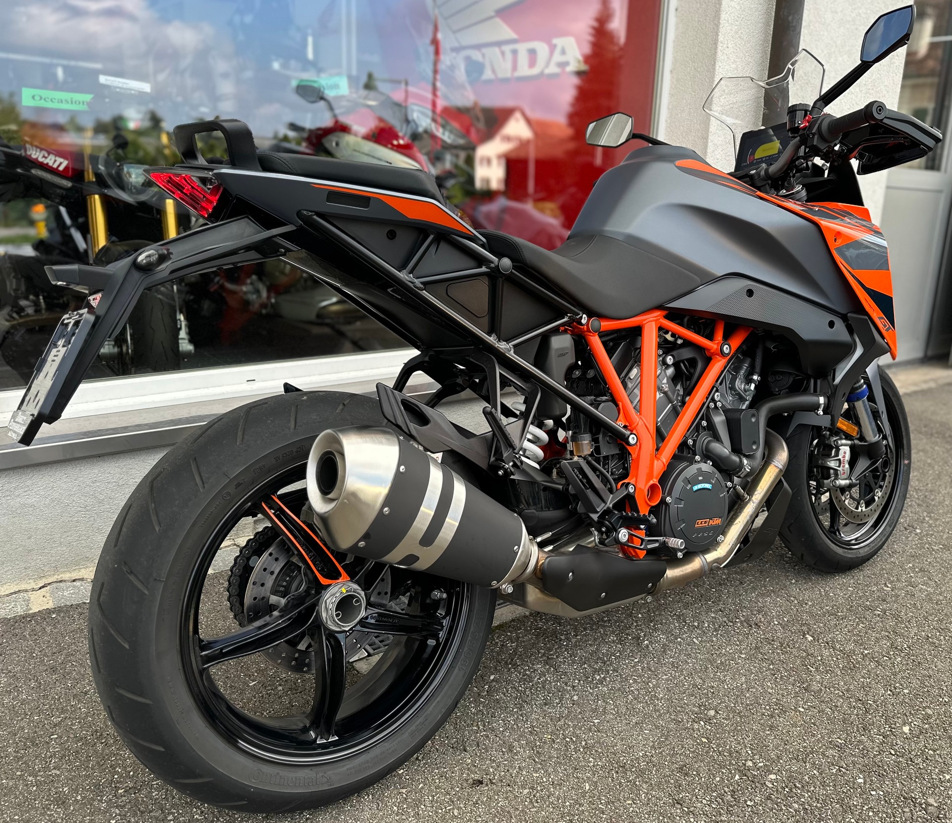 KTM 1290 Super Duke GT-image-3