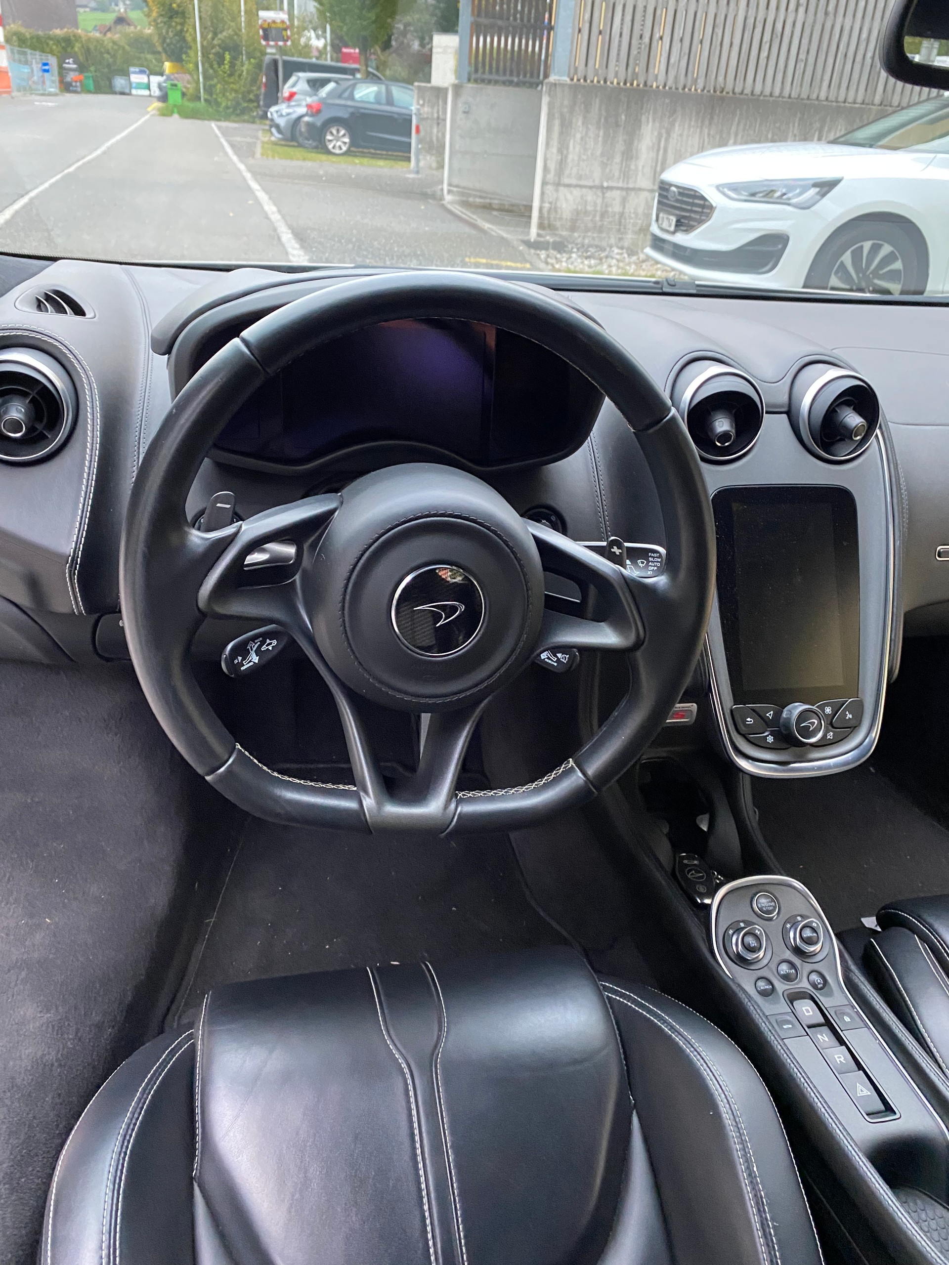McLAREN 570S Coupé 3.8 V8 SSG-image-4