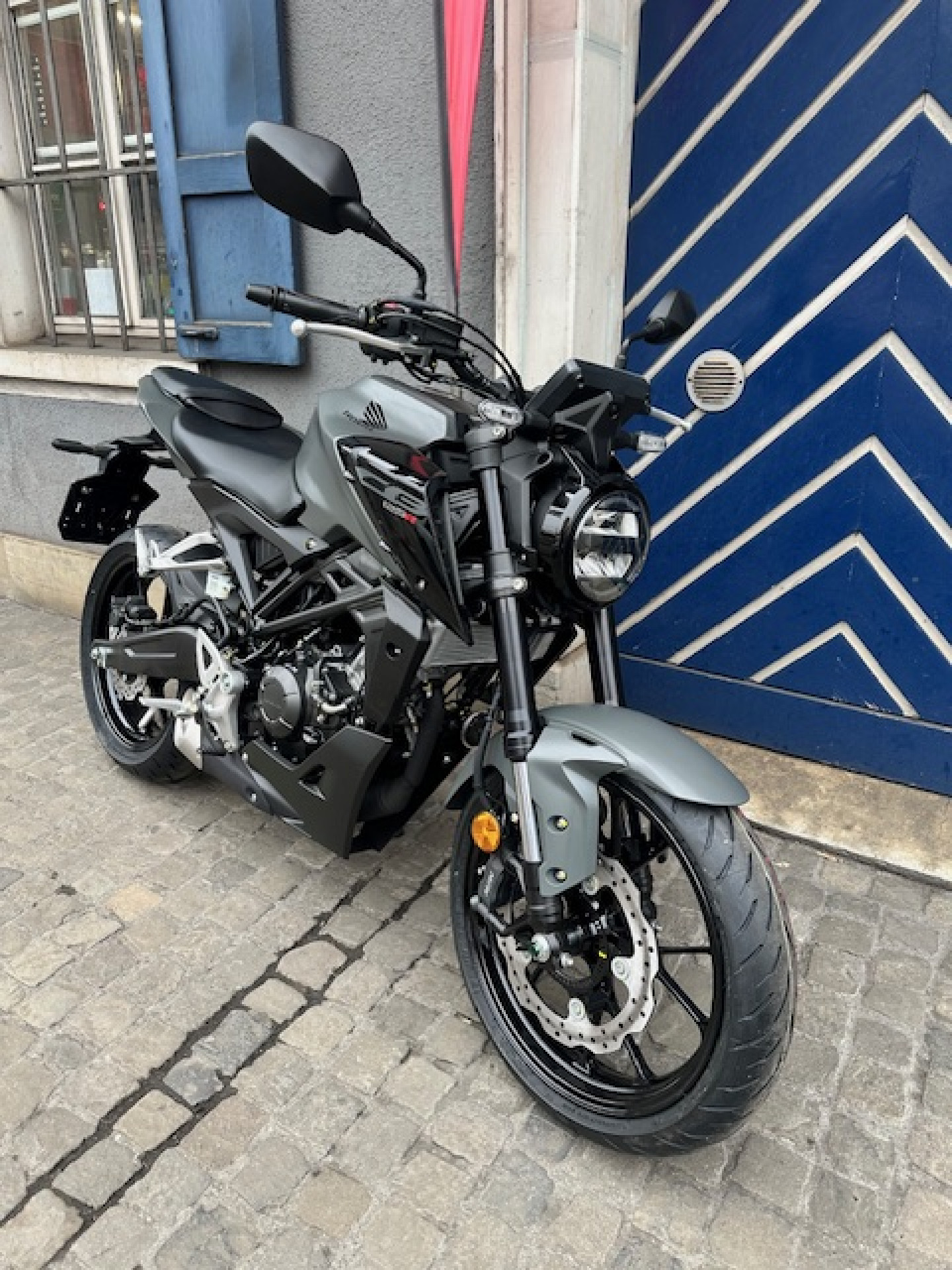 HONDA CB 125 R Modell 2026 mit 5-Zoll-TFT-Farbdisplay-image-3