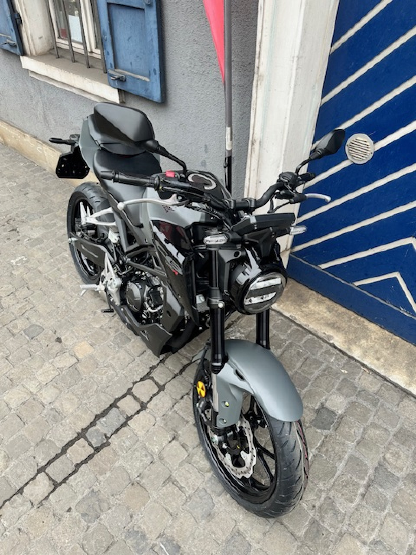 HONDA CB 125 R Modell 2026 mit 5-Zoll-TFT-Farbdisplay-image-5