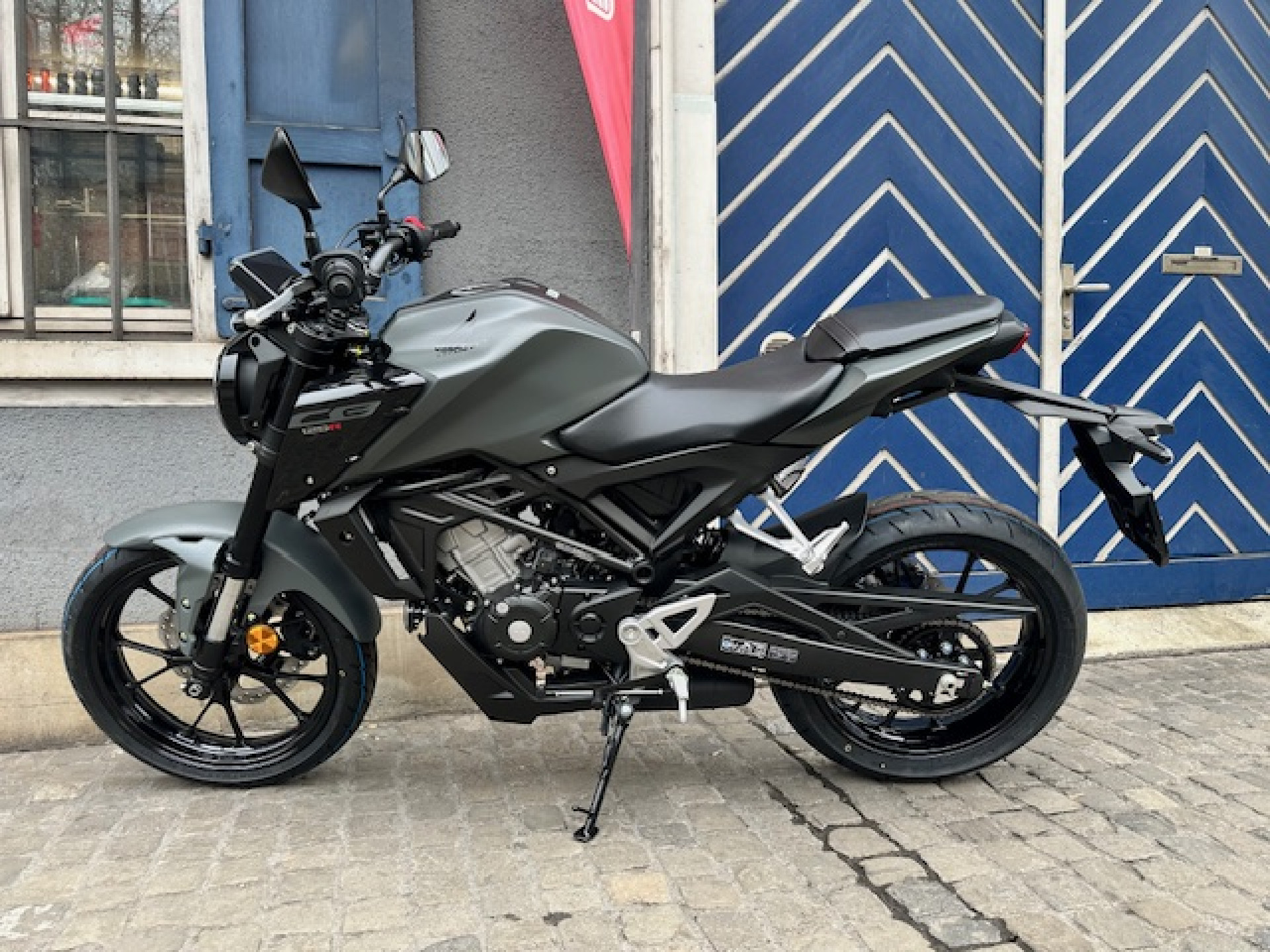 HONDA CB 125 R Modell 2026 mit 5-Zoll-TFT-Farbdisplay-image-2