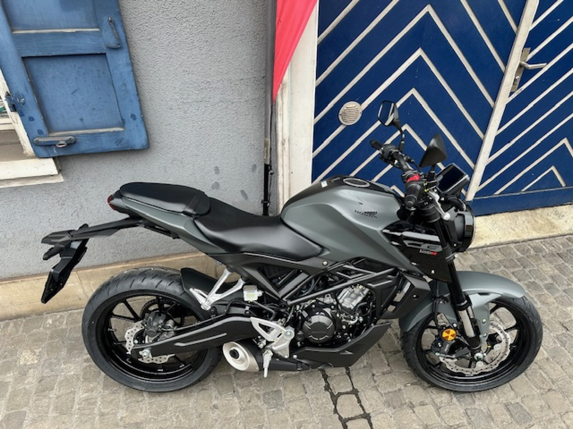 HONDA CB 125 R Modell 2026 mit 5-Zoll-TFT-Farbdisplay-image-4